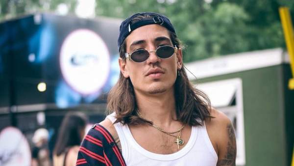 "Los hinchas me llaman ‘lesbiana’ por tener el pelo largo": futbolista del Arsenal denuncia discriminación