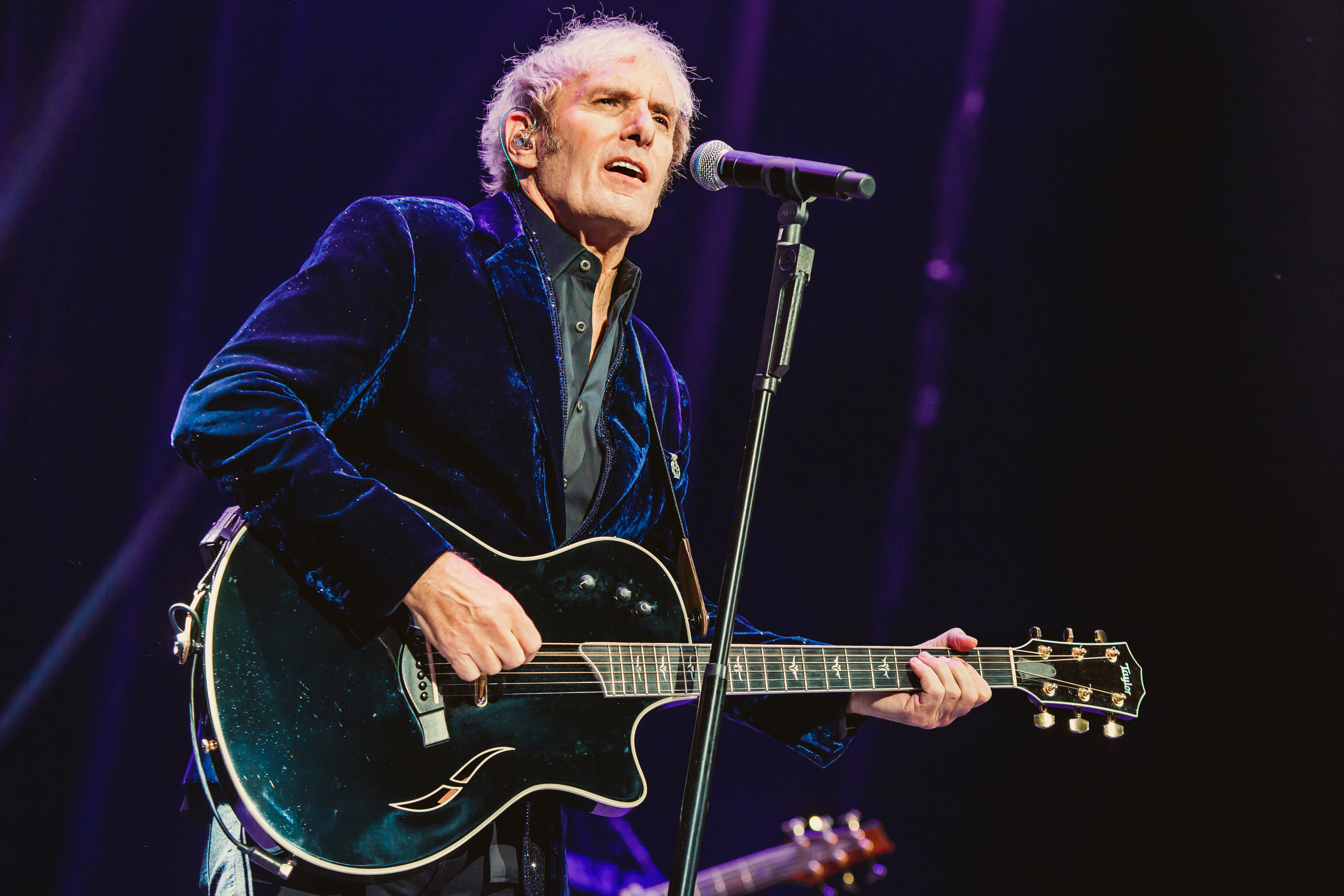Michael Bolton cancela varios conciertos tras ser intervenido por un tumor
