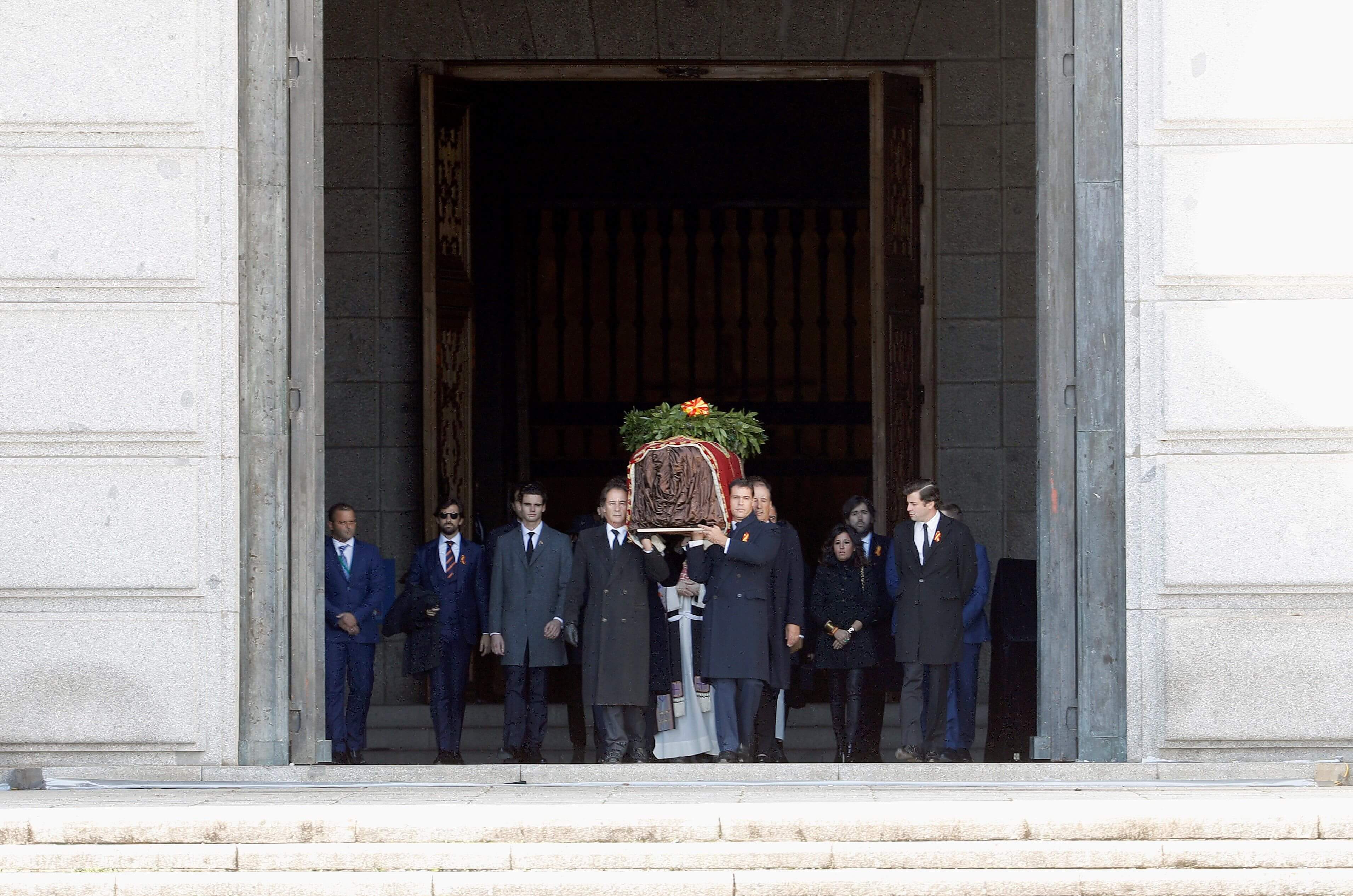 En fotos: así va la exhumación de Francisco Franco