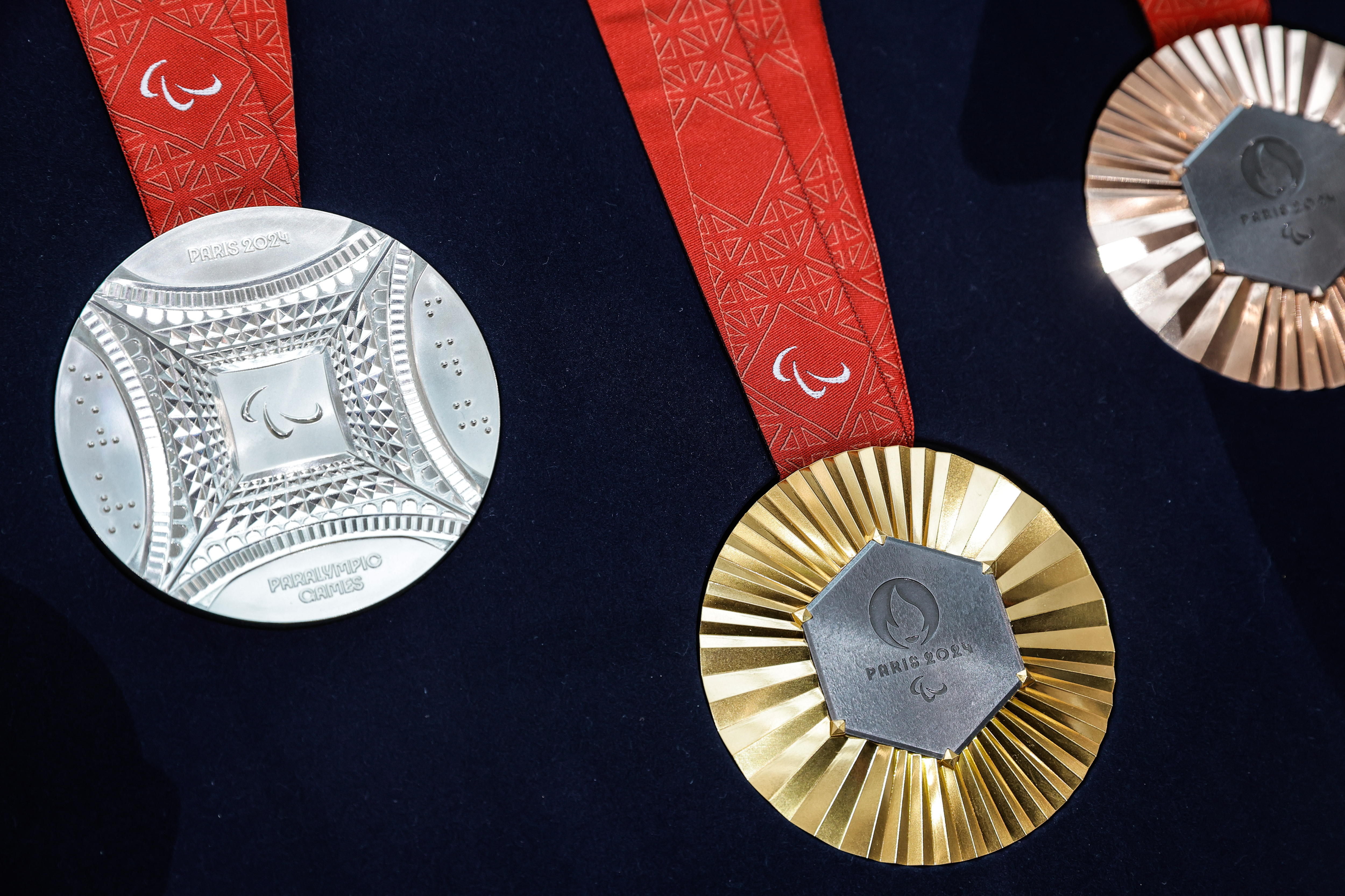 ¡Impresionante! Medallas de los Olímpicos tendrán fragmentos originales de la Torre Eiffel
