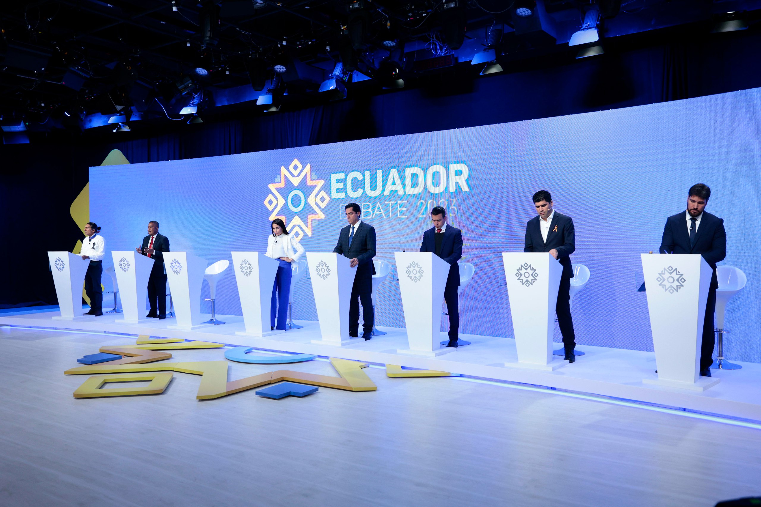 Atril vacío para Villavicencio y otras claves del debate presidencial en Ecuador