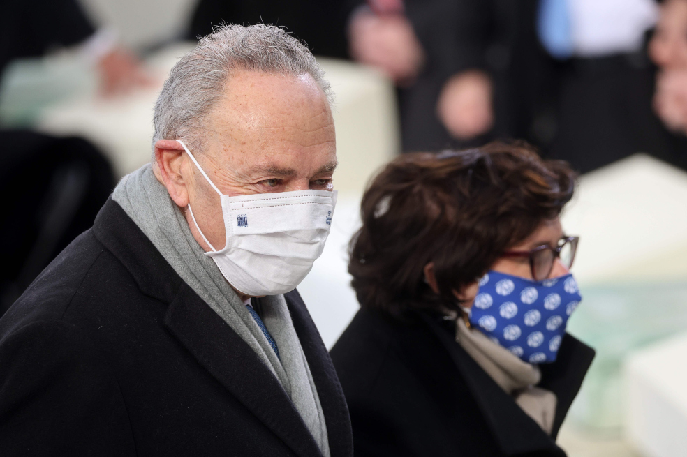 El senador Chuck Schumer durante su llegada al Capitolio.
