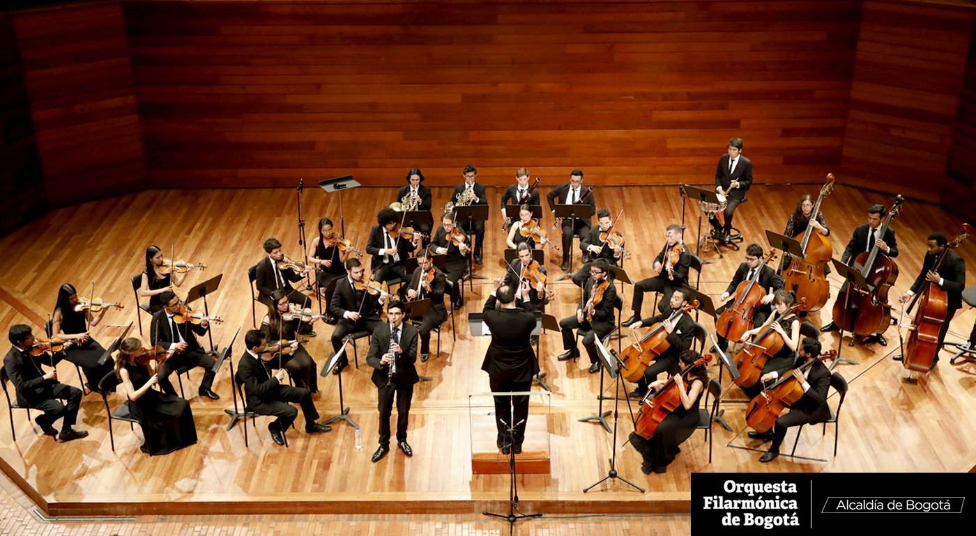 Conformada por 90 niños y jóvenes, entre los 11 y 18 años, que llegan de diferentes proyectos formativos de la Orquesta Filarmónica de Bogotá, la Orquesta Filarmónica Prejuvenil.