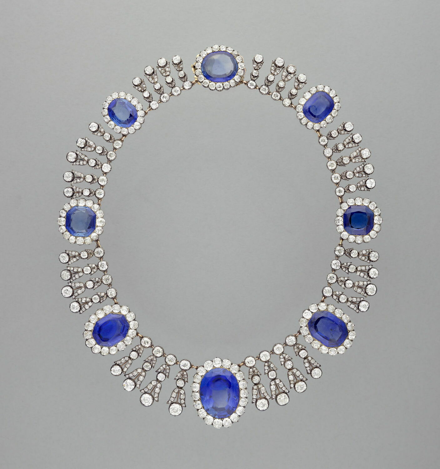 PARÍS (FRANCIA), 20/10/2025.- Imagen facilitada de un collar de zafiros de la reina María Amelia y de la reina Hortensia sustraido del Museo del Louvre, en París. EFE/ Département Des Objets D'art Du Musée Du Louvre SOLO USO EDITORIAL/SOLO DISPONIBLE PARA ILUSTRAR LA NOTICIA QUE ACOMPAÑA (CRÉDITO OBLIGATORIO)