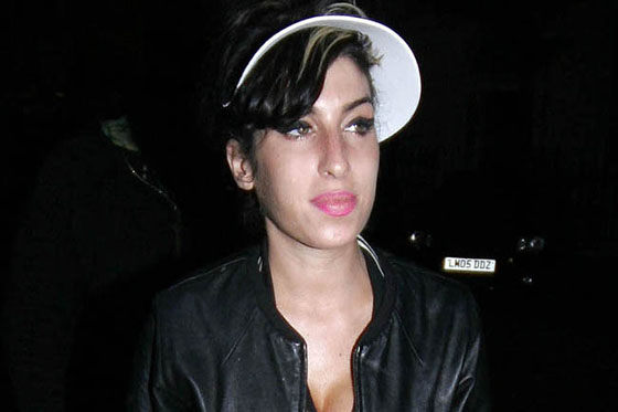 29.10.09 - London, UK.Amy Winehouse on her way to the Fish Works cafe in Marylebone.Pictured: Amy WinehousePLANET PHOTOSwww.planetphotos.co.uk+44 (0)20 8883 1438(CP)