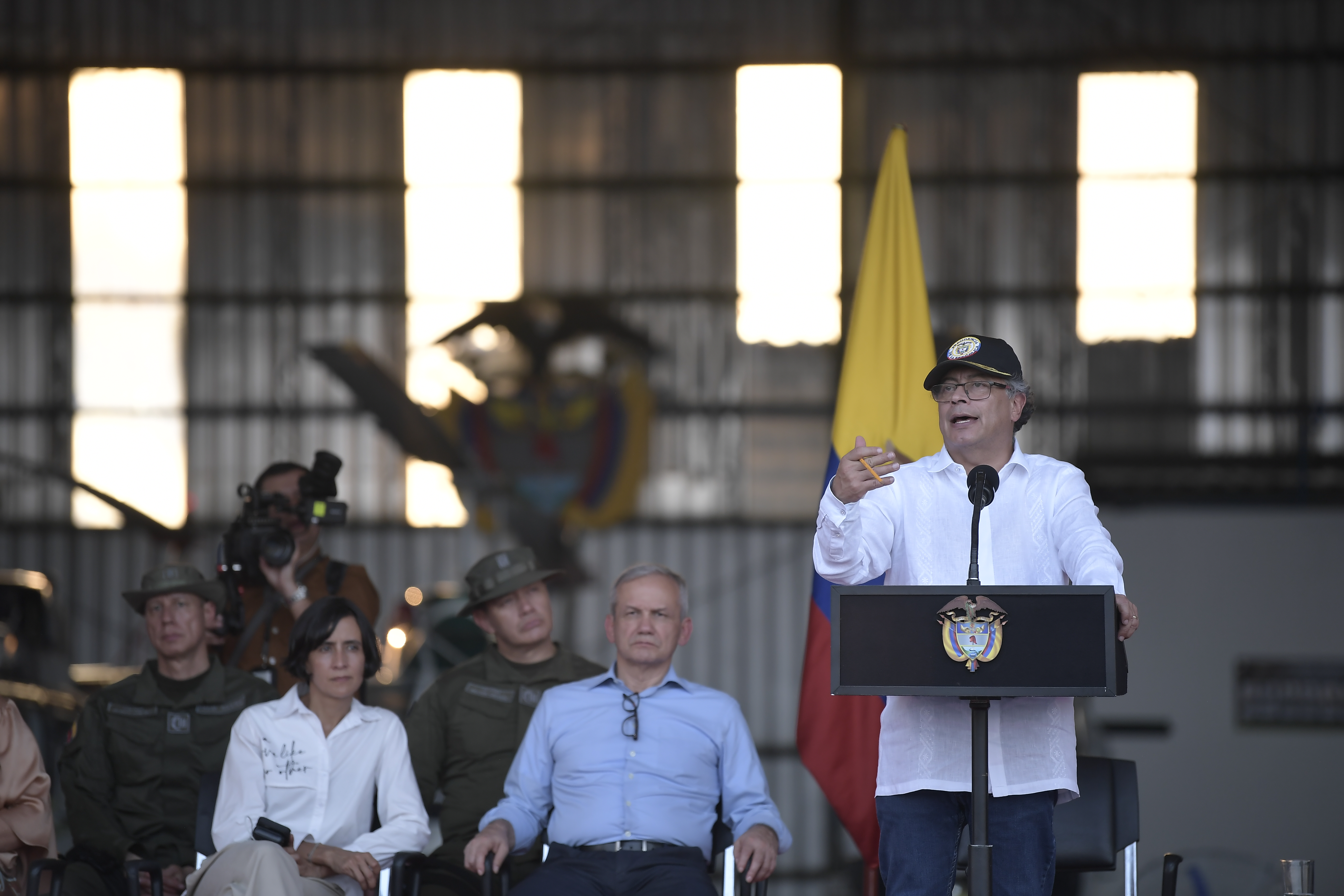 El presidente Gustavo Petro y el director de la Policía, el general William Salamanca presentaron en Mariquita, Tolima, la Patrulla Aérea Multipropósito que tendrá como prioridad trabajar durante las emergencias ambientales.