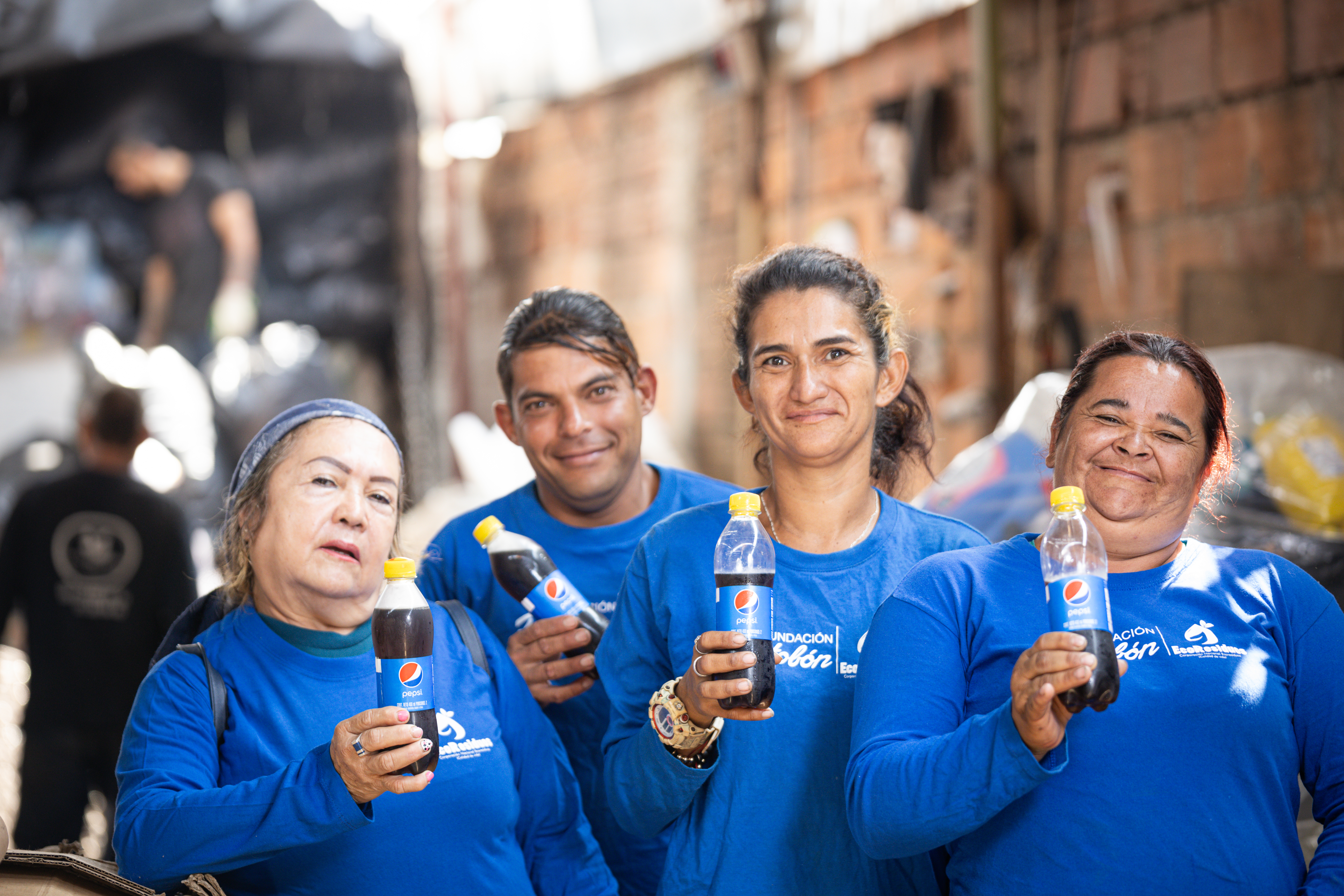 Recicladores del programa Faro de Postobón.