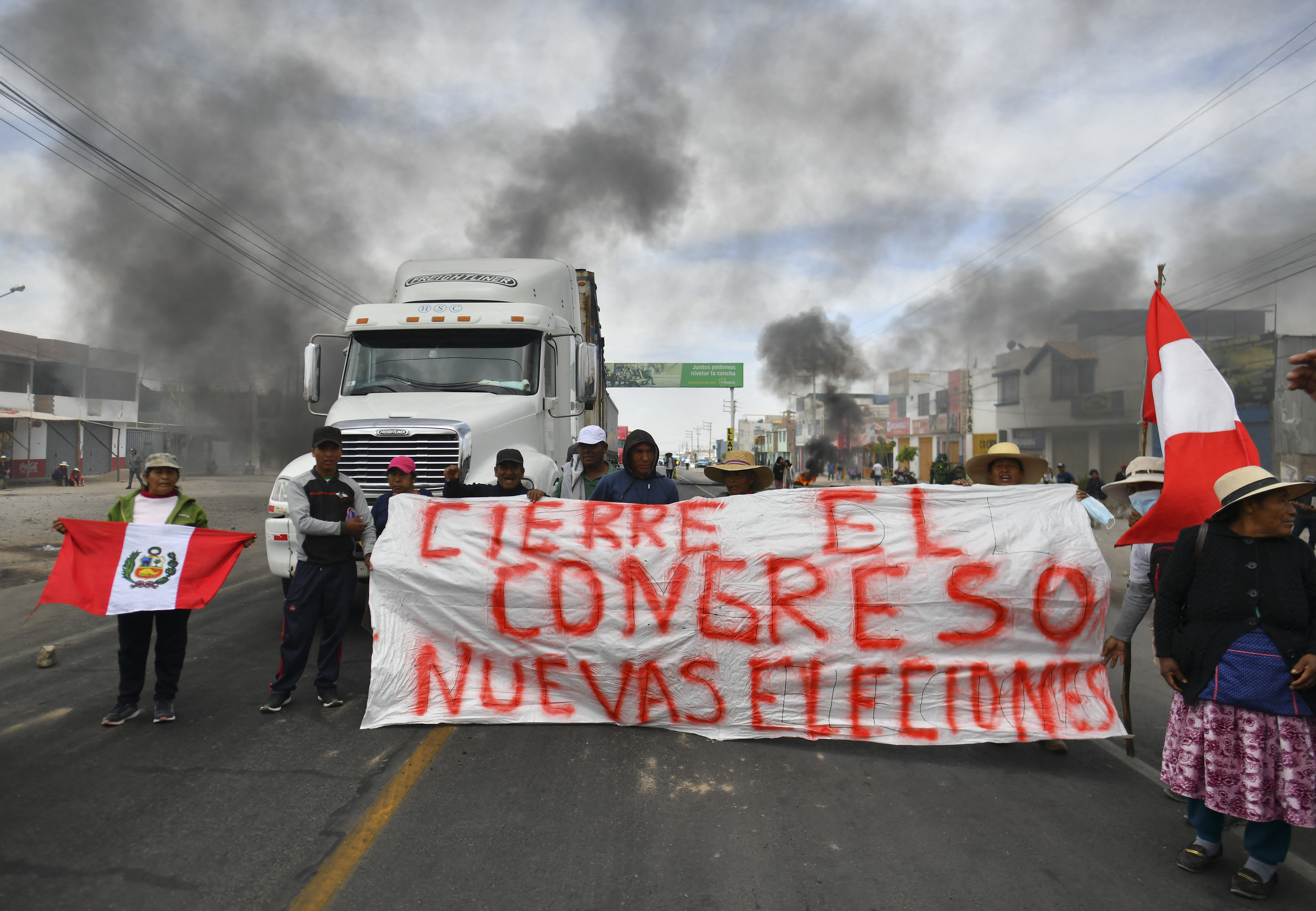 Bloqueos en la carretera Panamericana Sur por seguidores de Pedro Castillo