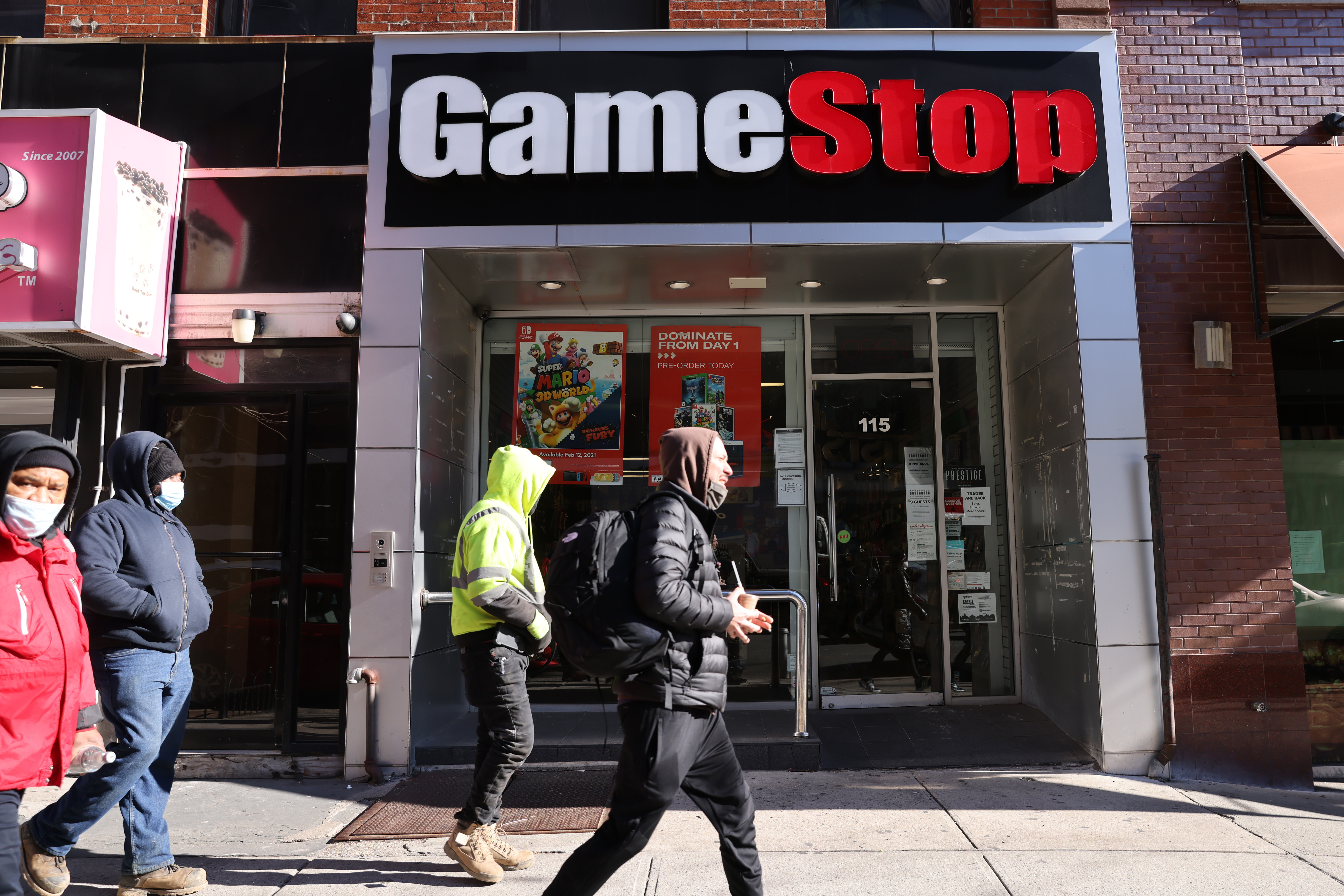 La disparada de acciones de la cadena de almacenes de videojuegos y consolas GamesStop, que subió 1.700% en la última semana, generó un revolcón en Wall Street y se llevó por delante grandes firmas inversionistas como Melvin Capital o Citron Capital.