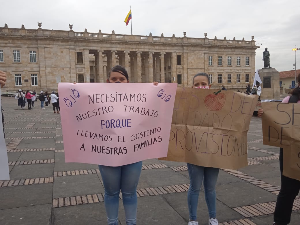 Funcionarias del Distrito protestaron en la Plaza de Bolívar.