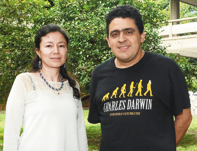 Jorge Zuluaga, astrofísico de la Universidad de Antioquia, y Gloria Moncayo, aspirante a doctora en física de la misma universidad, son dos de los tres autores del estudio.   / Luis Benavides
