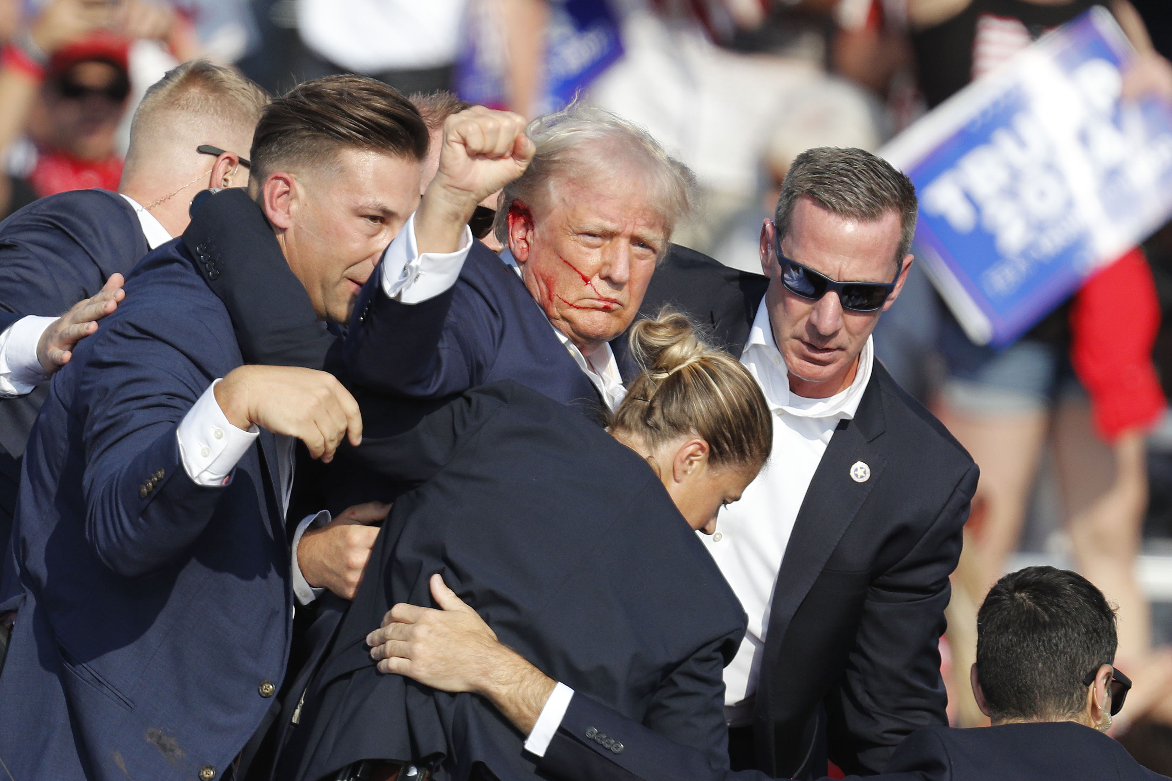 ¿Por qué la derecha de EE. UU. intenta culpar a las mujeres del ataque a Trump?