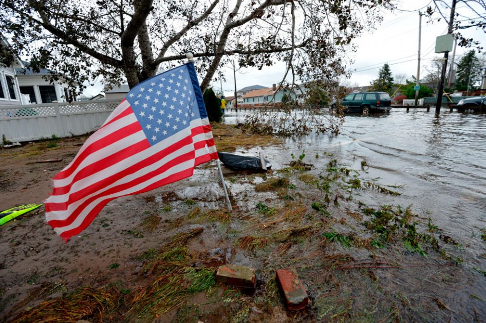Sube a 18 el número de muertos tras paso de Sandy por Nueva York