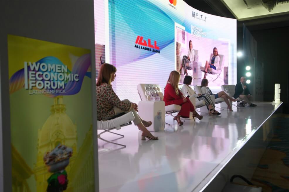 Mujeres en juntas directivas aumentan 44 % los ingresos: Women Economic Forum