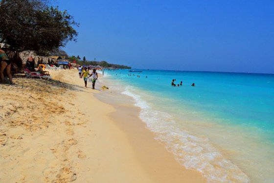 Una tromba marina asustó a nativos y turistas de Playa Blanca