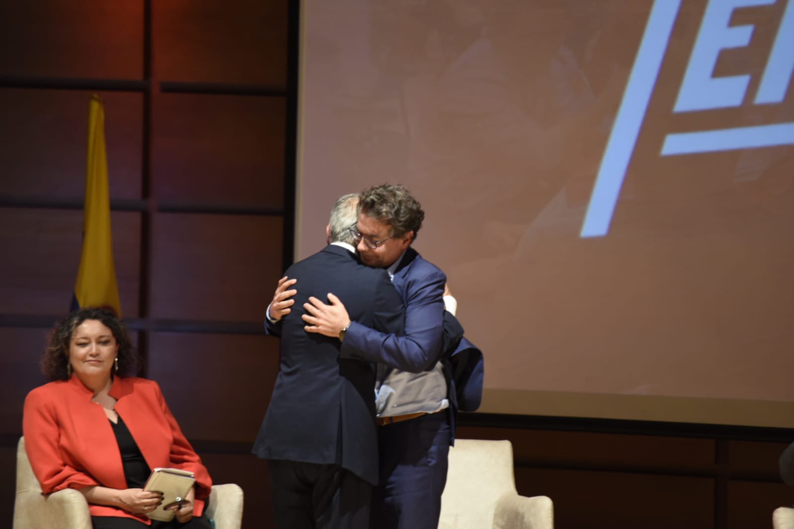“Una muestra de caballerosidad tardía”: Gaviria sobre el abrazo con el minsalud