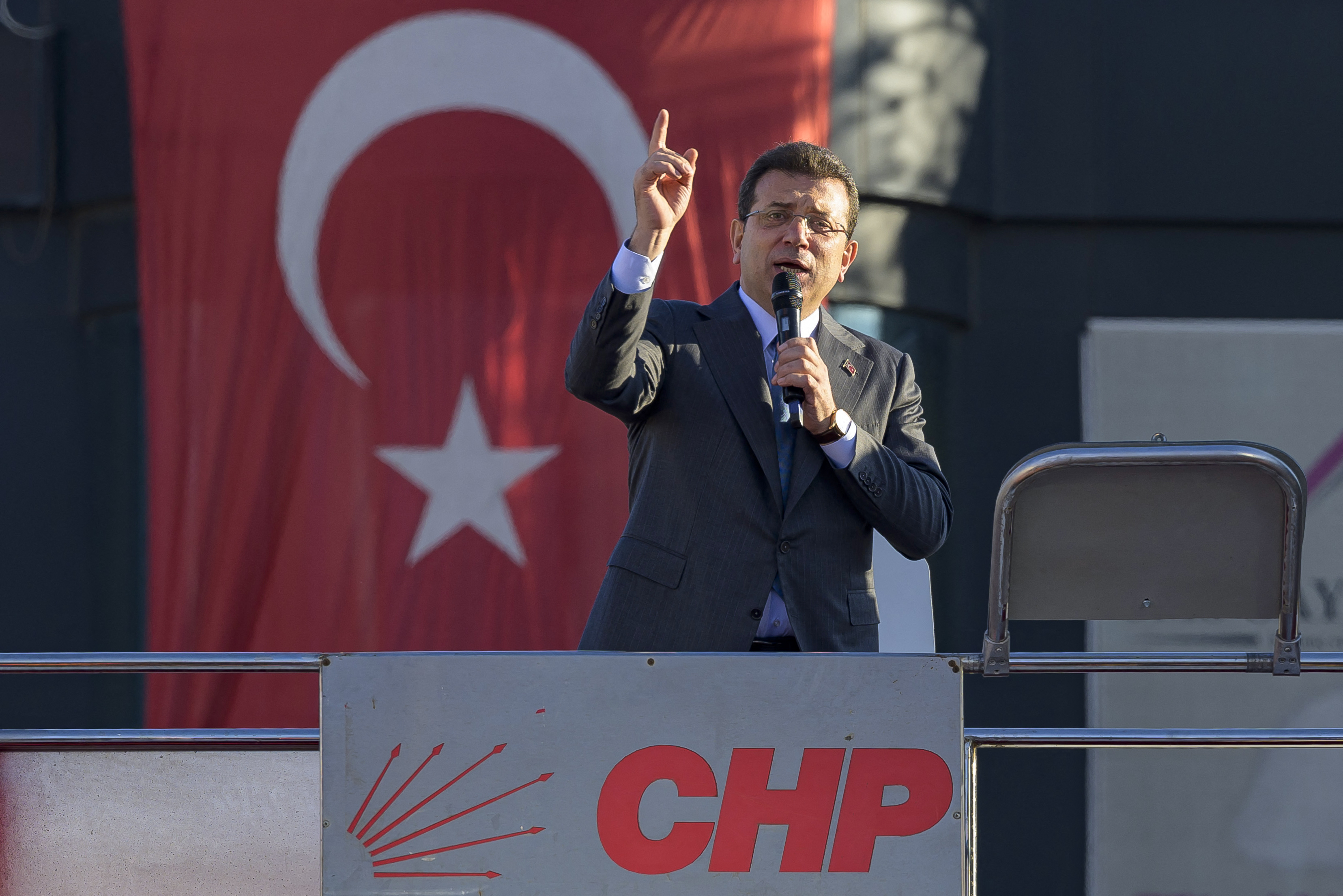 Detienen al alcalde de Estambul, principal opositor de Erdogan