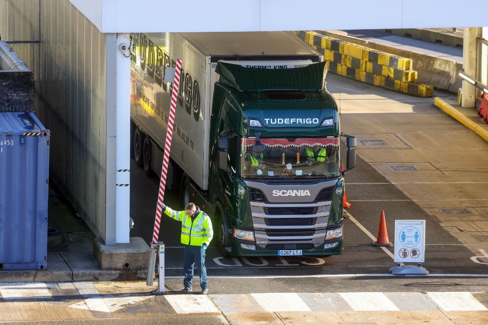 Plan de US$442 millones para los camioneros franceses desactiva una huelga