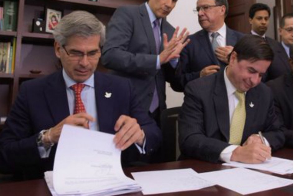 El ministro de Justicia, Yesid Reyes, en compañía del ministro del Interior, Juan Fernando Cristo. /Ministerio del Interior