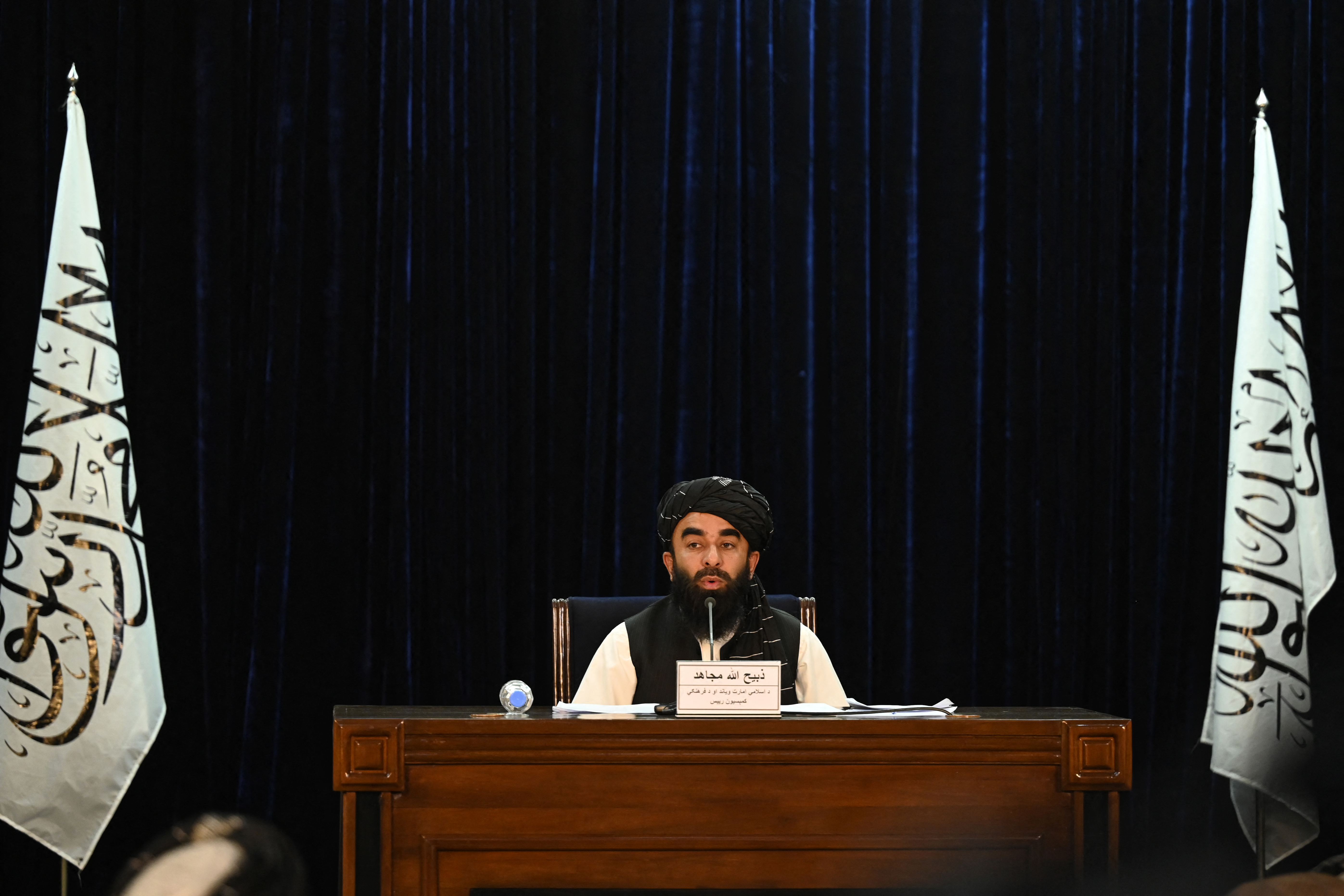 Los talibanes anunciaron su gobierno interino, y no es como lo prometieron