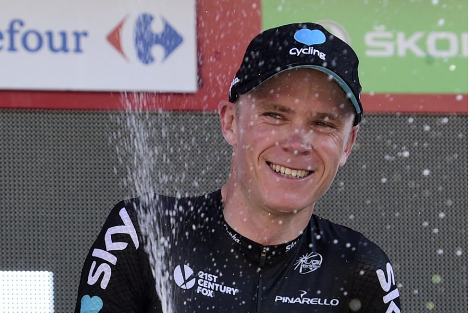 El británico Chris Froome celebra su victoria en la etapa 19 de la Vuelta a España. / AFP