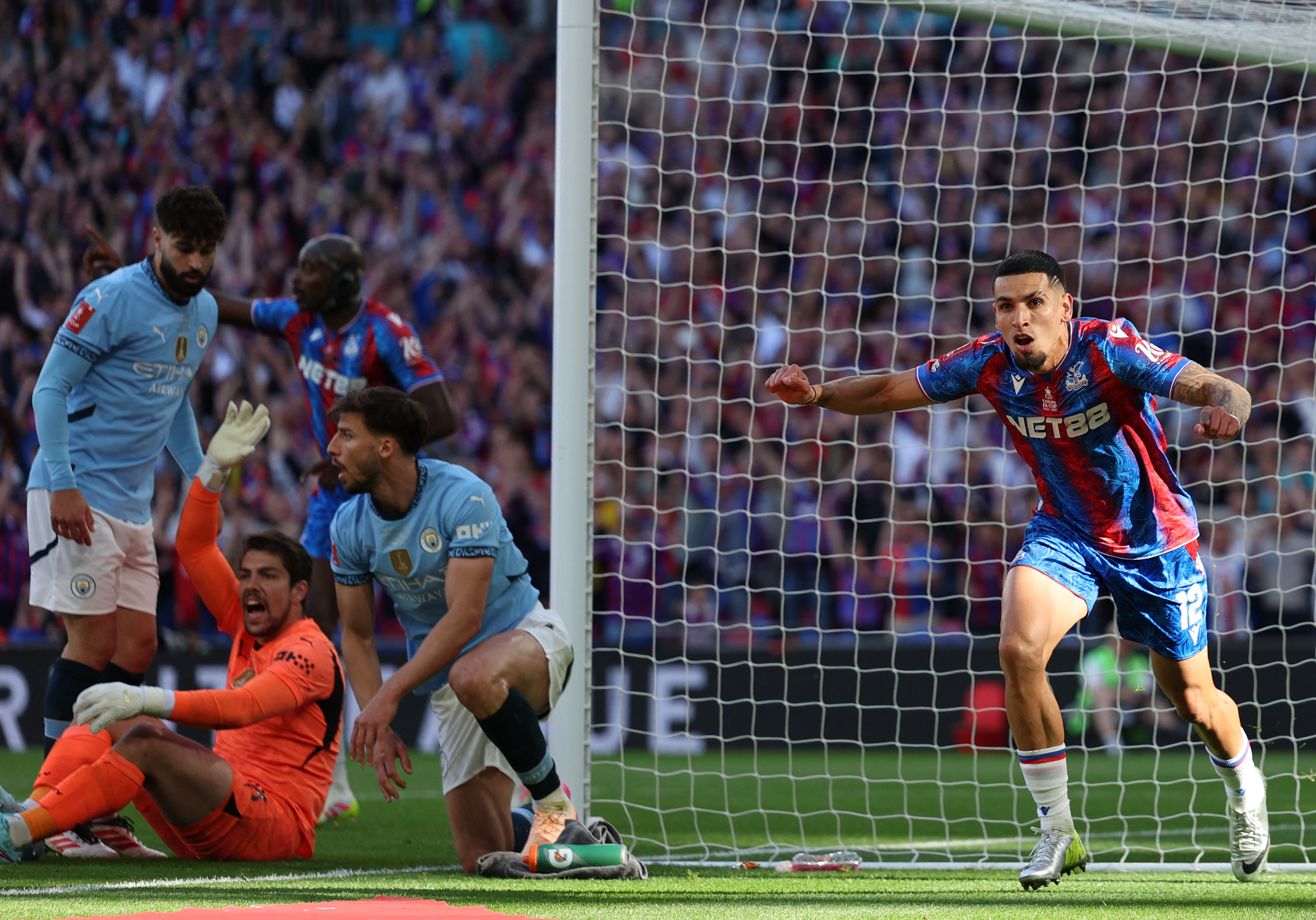 Daniel Muñoz y Jefferson Lerma, campeones de la FA Cup con el Crystal Palace