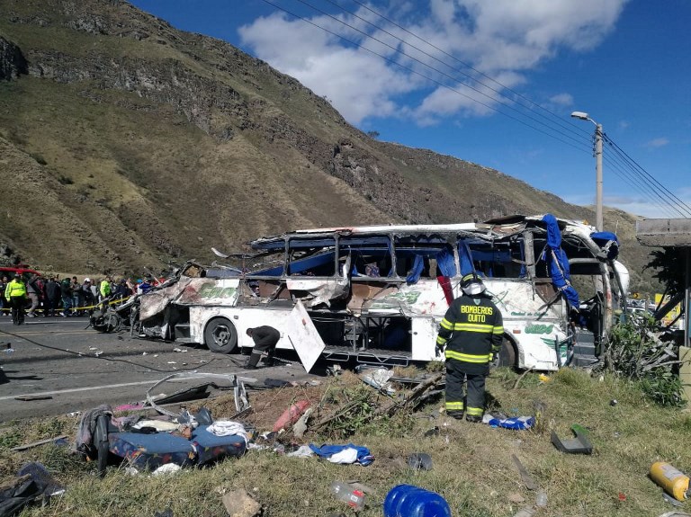 19 de los 24 fallecidos en accidente de bus en Ecuador son colombianos