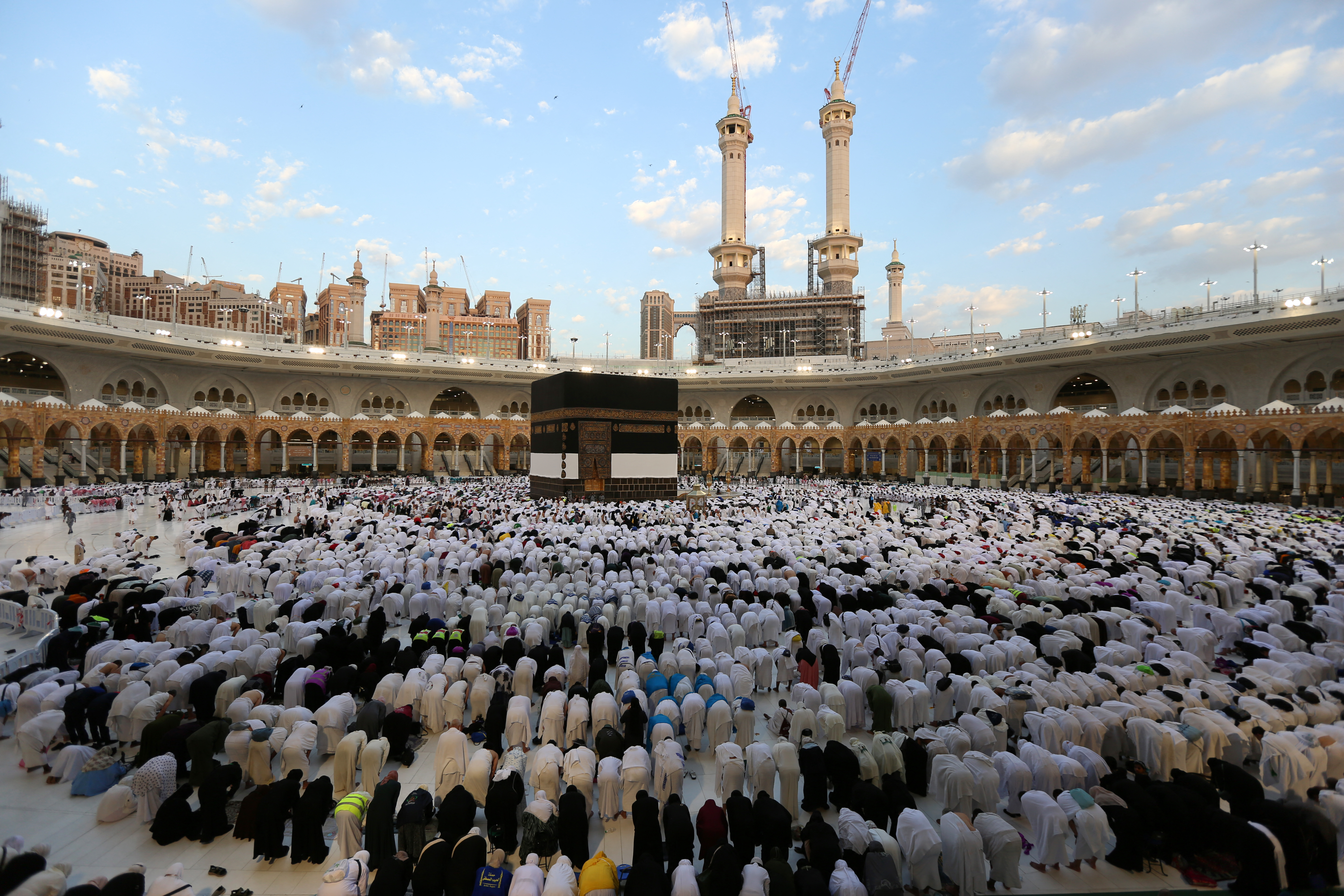 Este lunes 17 de junio culminó el hach, uno de los cinco pilares del islam y de los mayores encuentros religiosos del mundo. Las autoridades de Arabia Saudita informaron la muerte de más de una docena de personas debido a las altas temperaturas, que para este último día alcanzó los 51,8 °C.