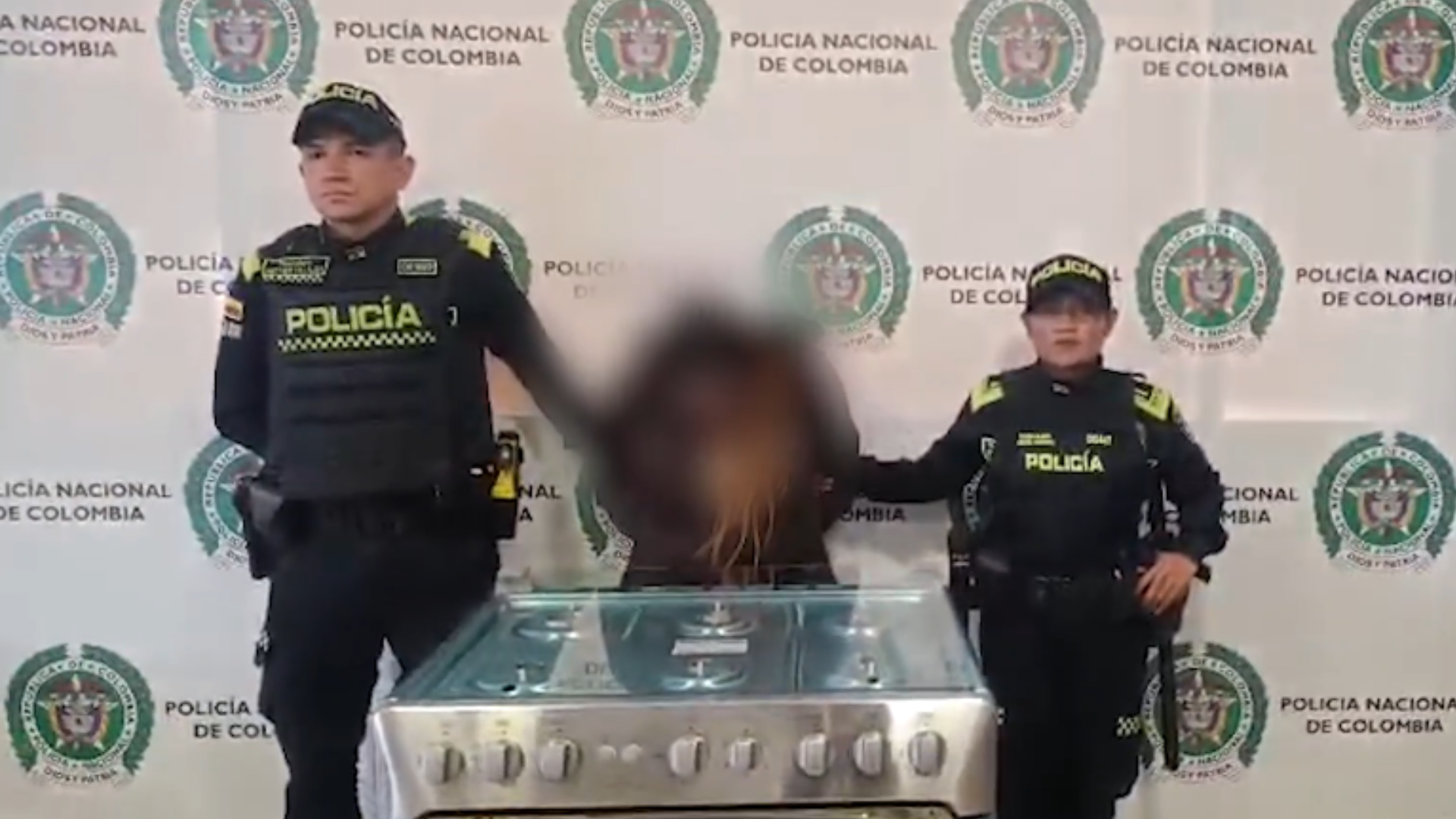 Ocultos en una estufa: descubren a mujer en El Dorado llevando kilos de marihuana