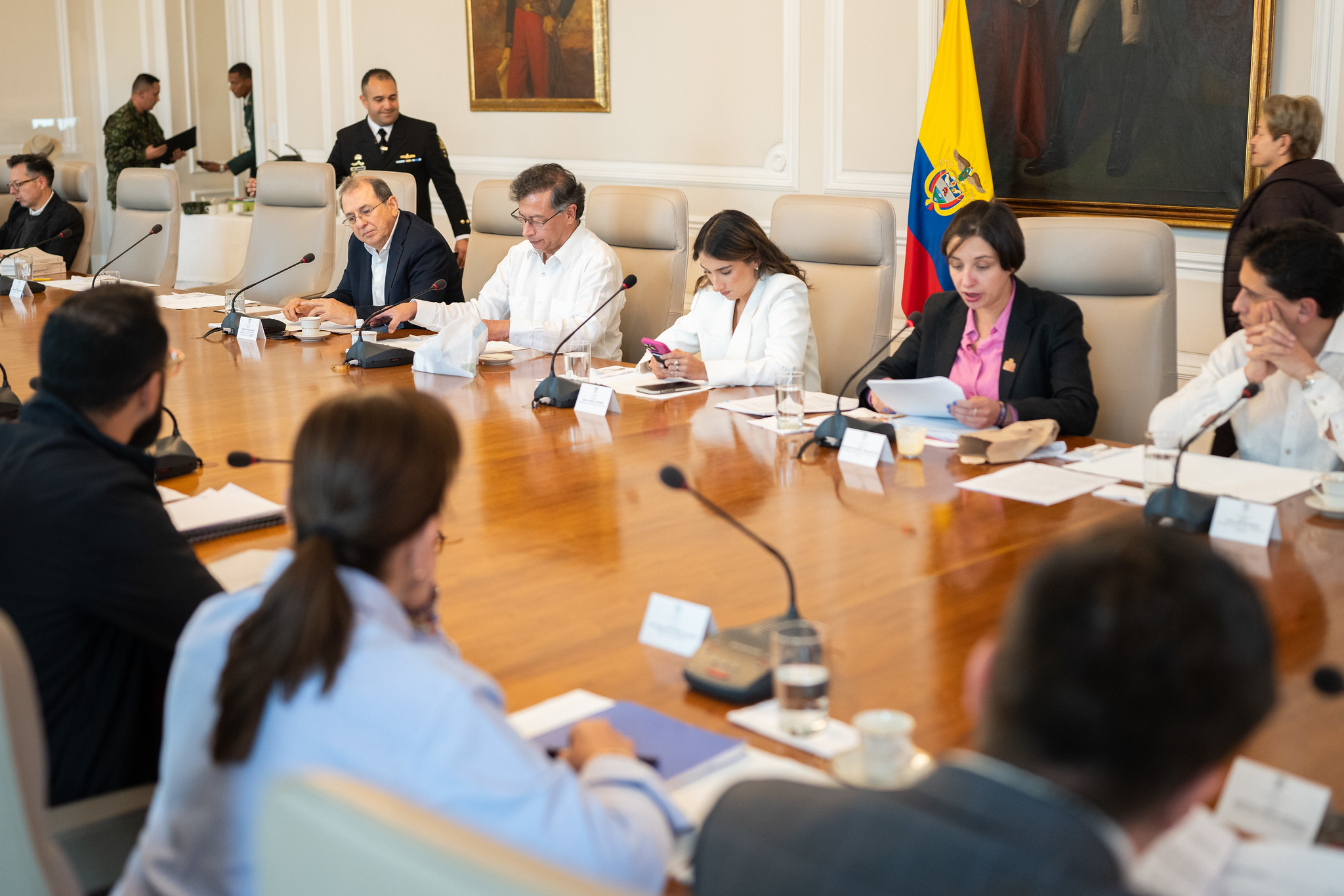 Petro y su gabinete discuten decretos de conmoción en medio de tensiones internas