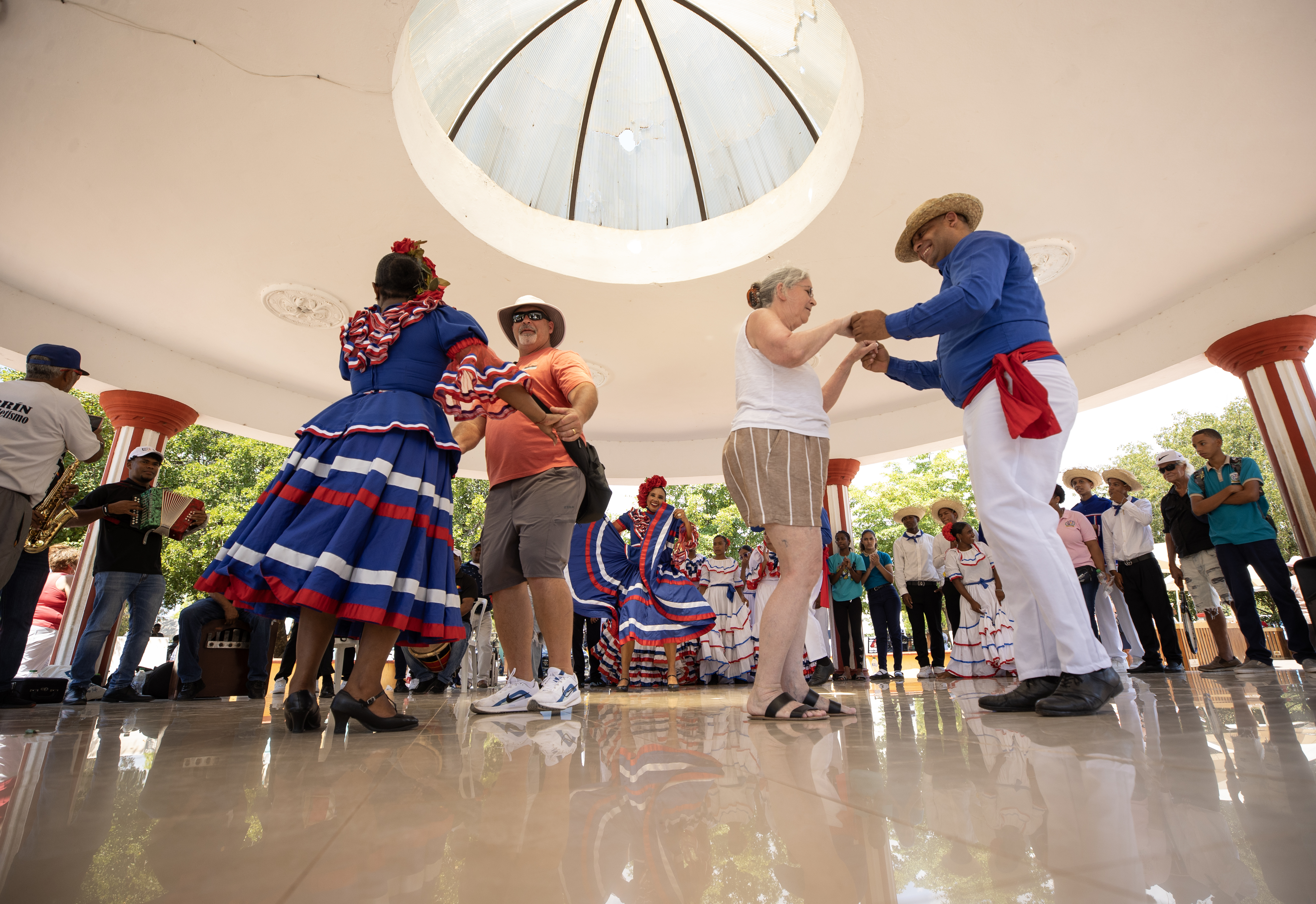 República Dominicana lanza “Dominicana te Sonríe” para enamorar con su gente