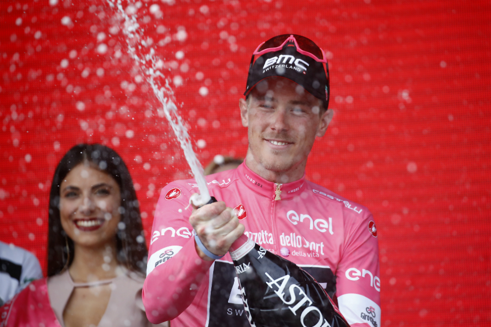 Rohan Dennis: «Es un honor vestir el maillot rosa»