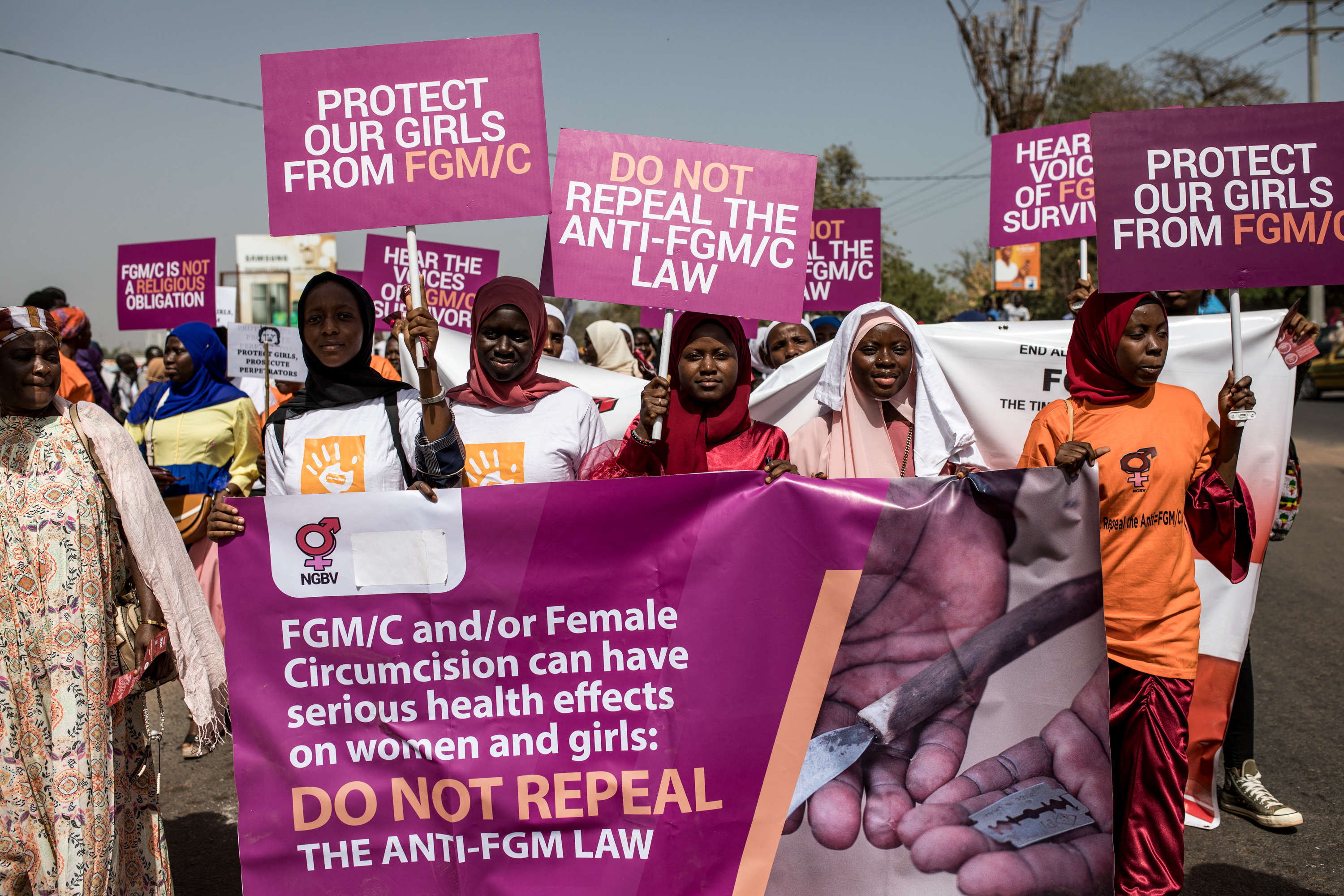 Muere bebé de un mes por mutilación genital femenina en Gambia
