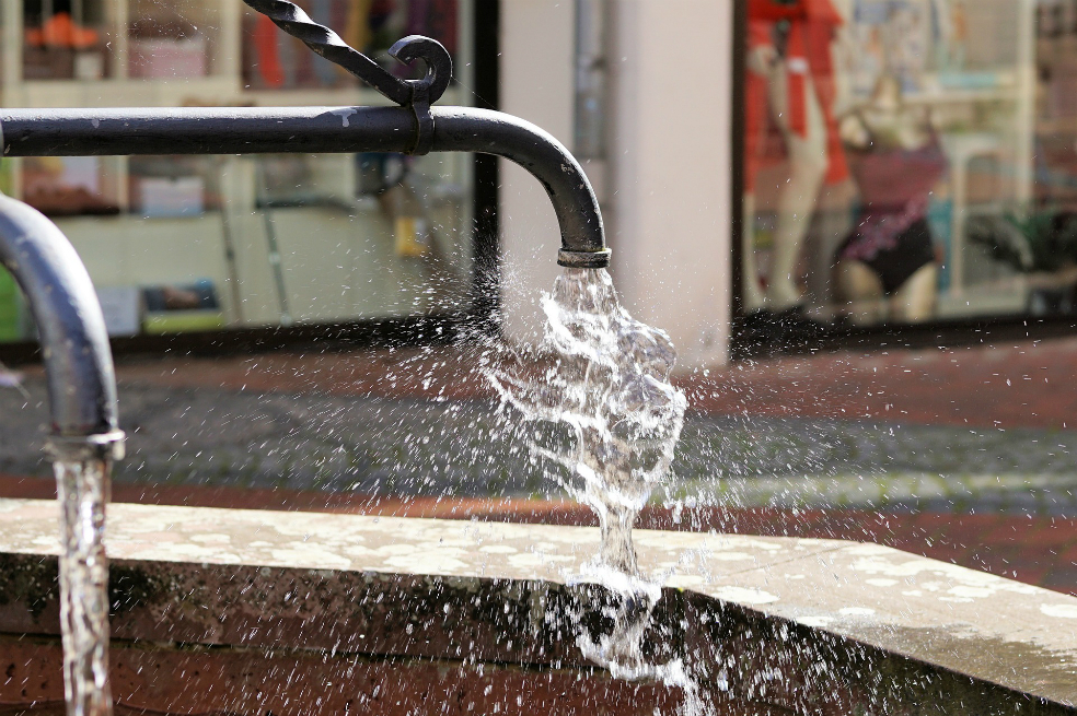 Agua con gas para los 20 barrios de París