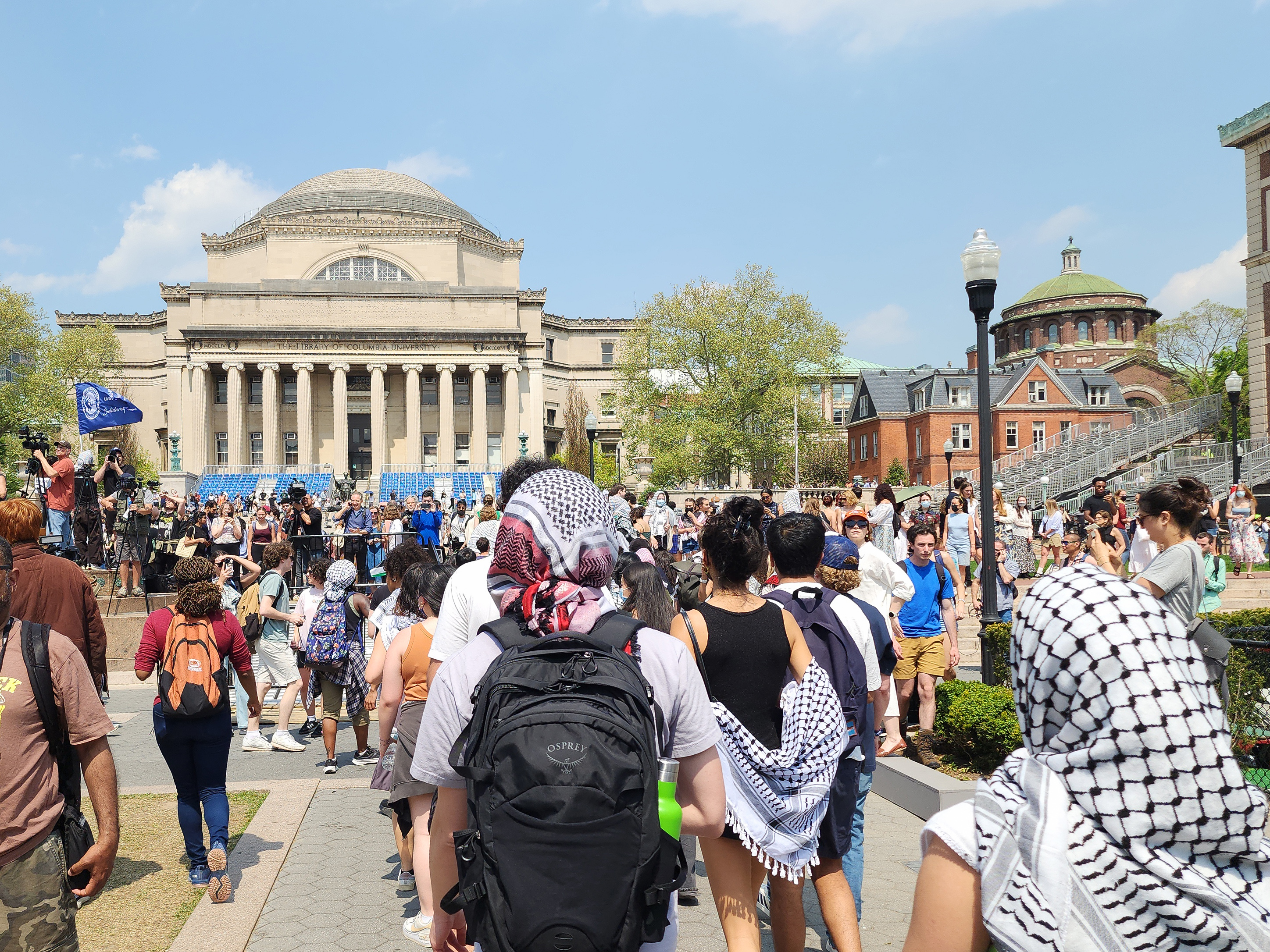 Sigue la tensión en Columbia: estudiantes desafían autoridades y mantienen protestas