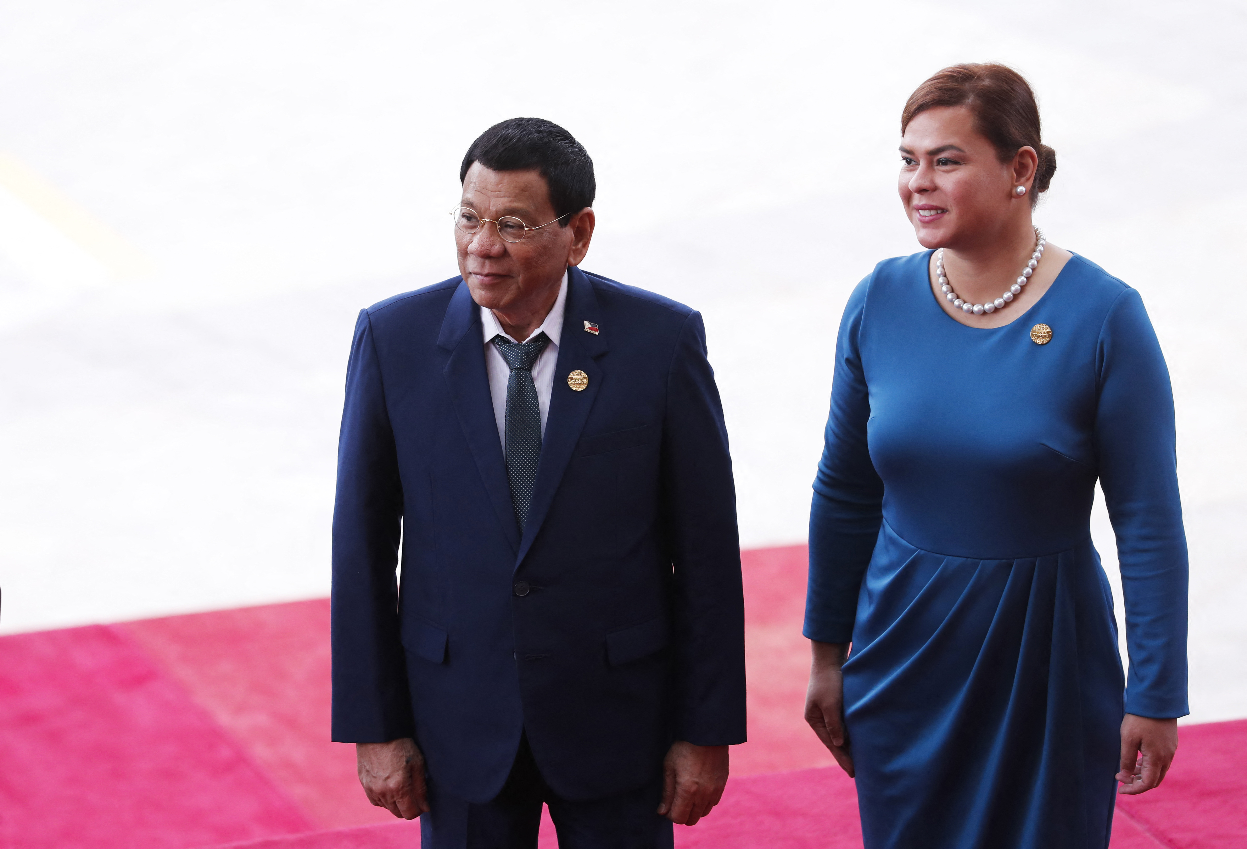 El anunció del portavoz del presidente llegó horas después de que Sara Duterte-Carpio, actual alcaldesa de Davao, hiciera oficial su candidatura a la vicepresidencia en representación de una coalición del Partido Federal (PFP) y Lakas-CMD.
