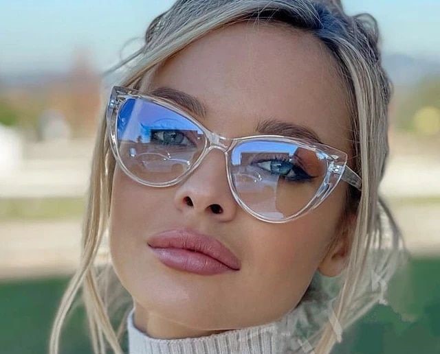 ¿Quieres cambiar de gafas? 6 ideas de lentes que combinan con la moda del 2024