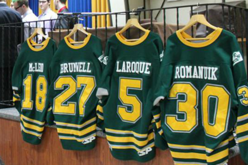 Catorce muertos en accidente de autobús de equipo juvenil de hockey en Canadá