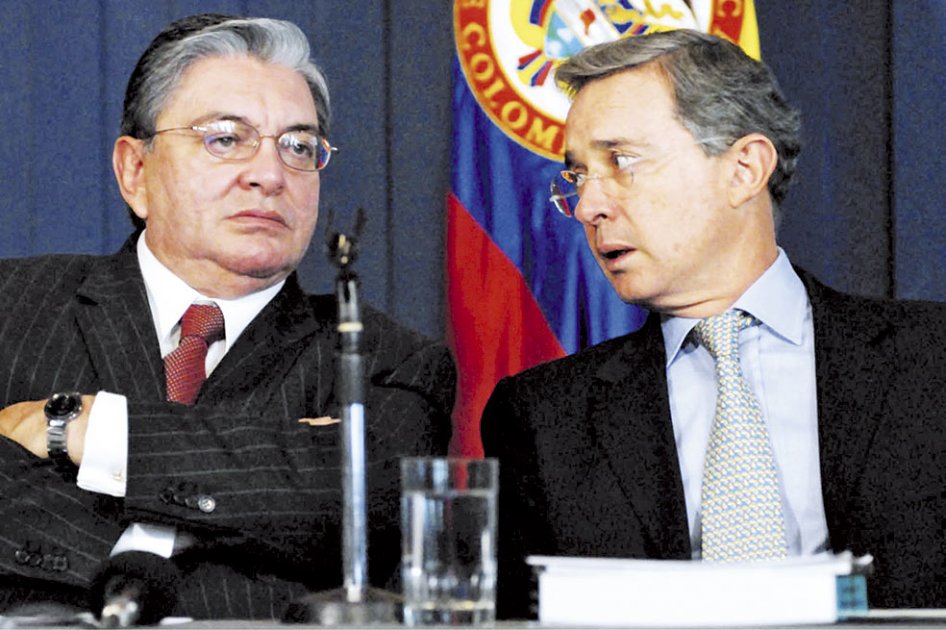 Fabio Valencia Cossio fue ministro del Interior en el Gobierno de Álvaro Uribe, su antiguo rival político. / Archivo