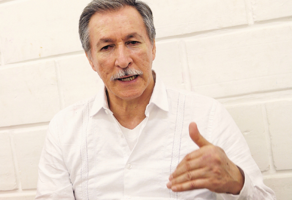 «El Gobierno está dejando que el Eln y el Epl se maten entre ellos»: Eduardo Martínez, gestor de paz del Eln