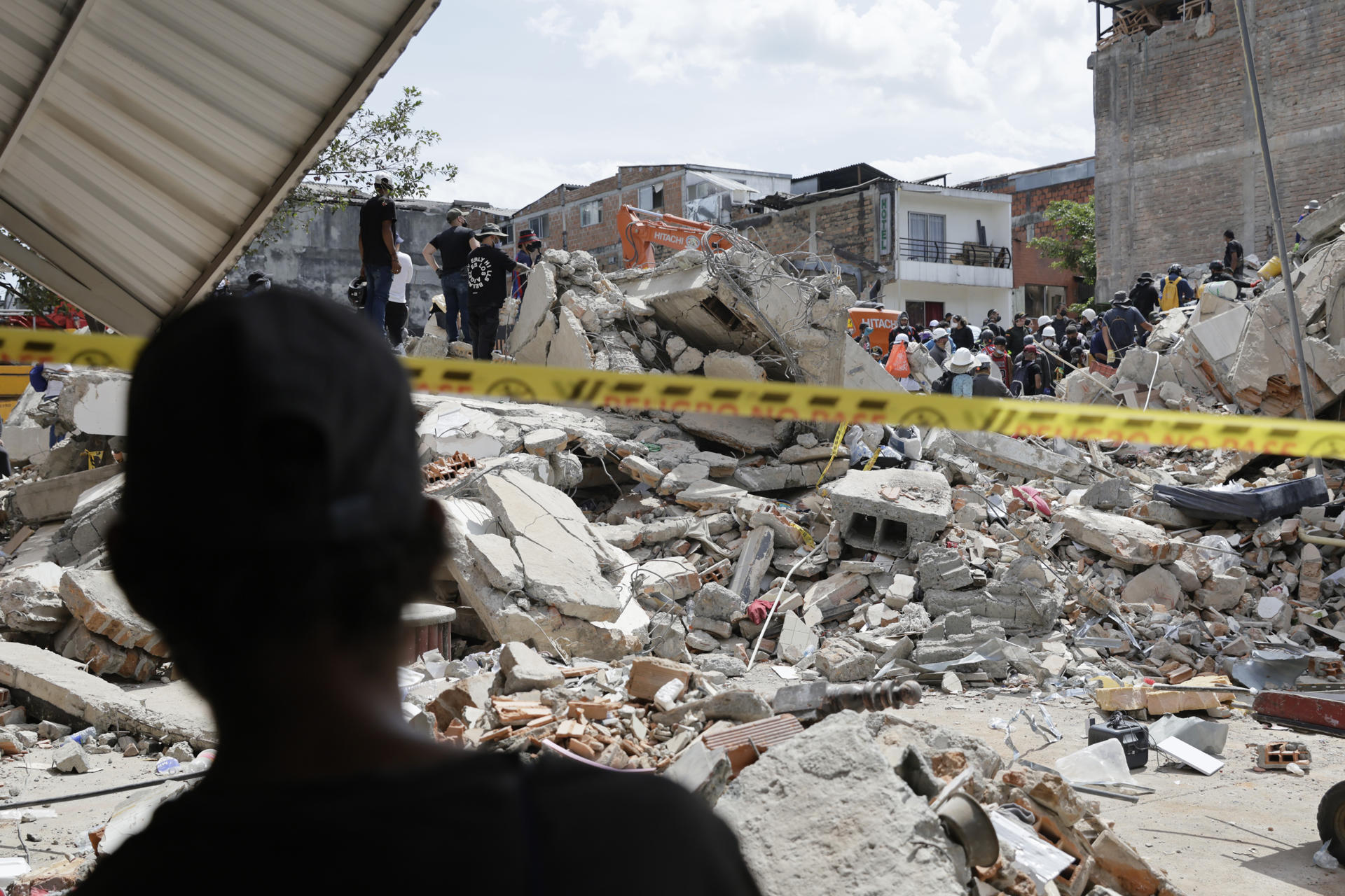 Equipos especiales acompañan identificación de víctimas mortales por terremoto en Risaralda