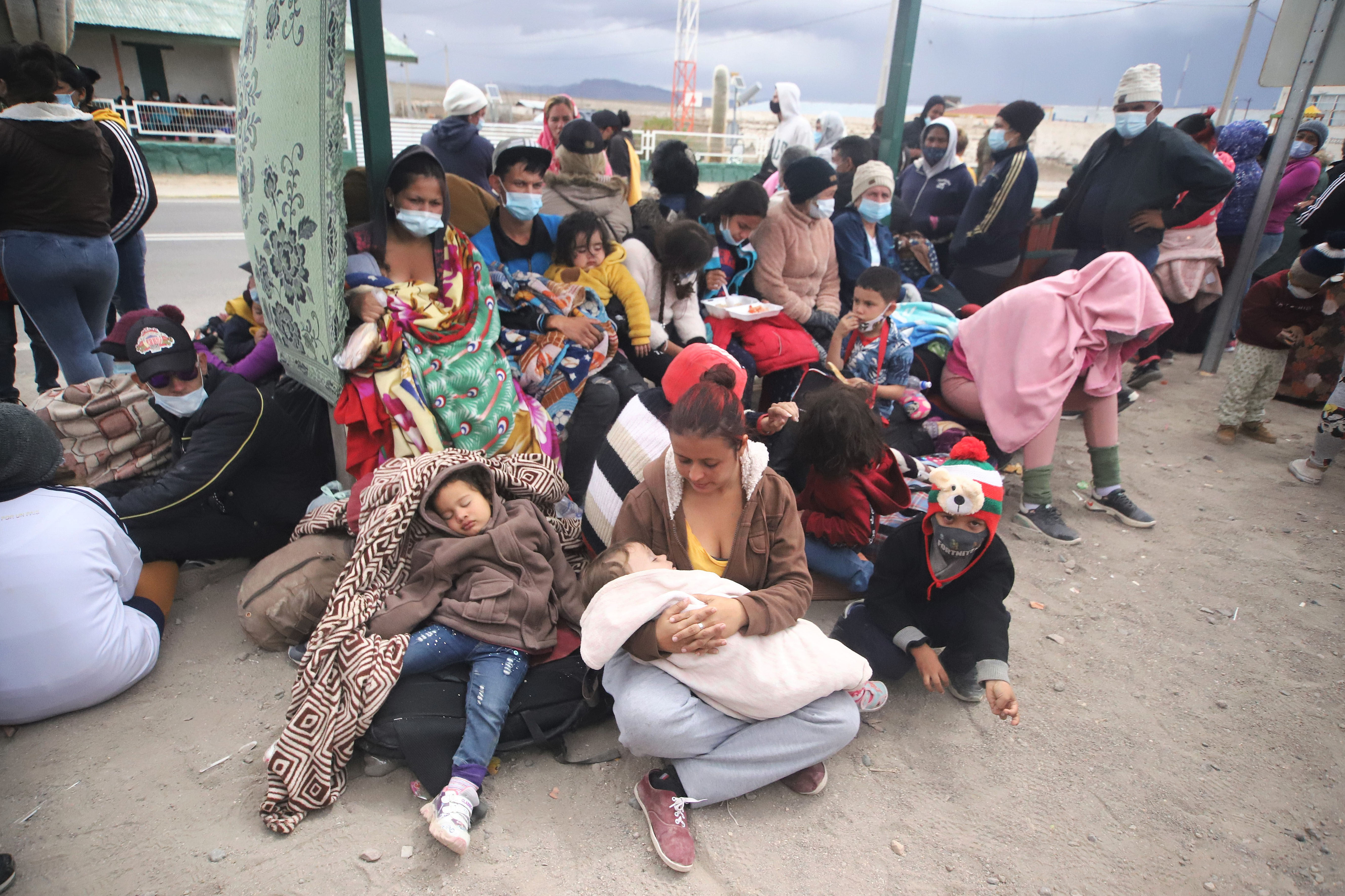 En fotos: se dispara el cruce irregular de migrantes en la frontera entre Bolivia y Chile