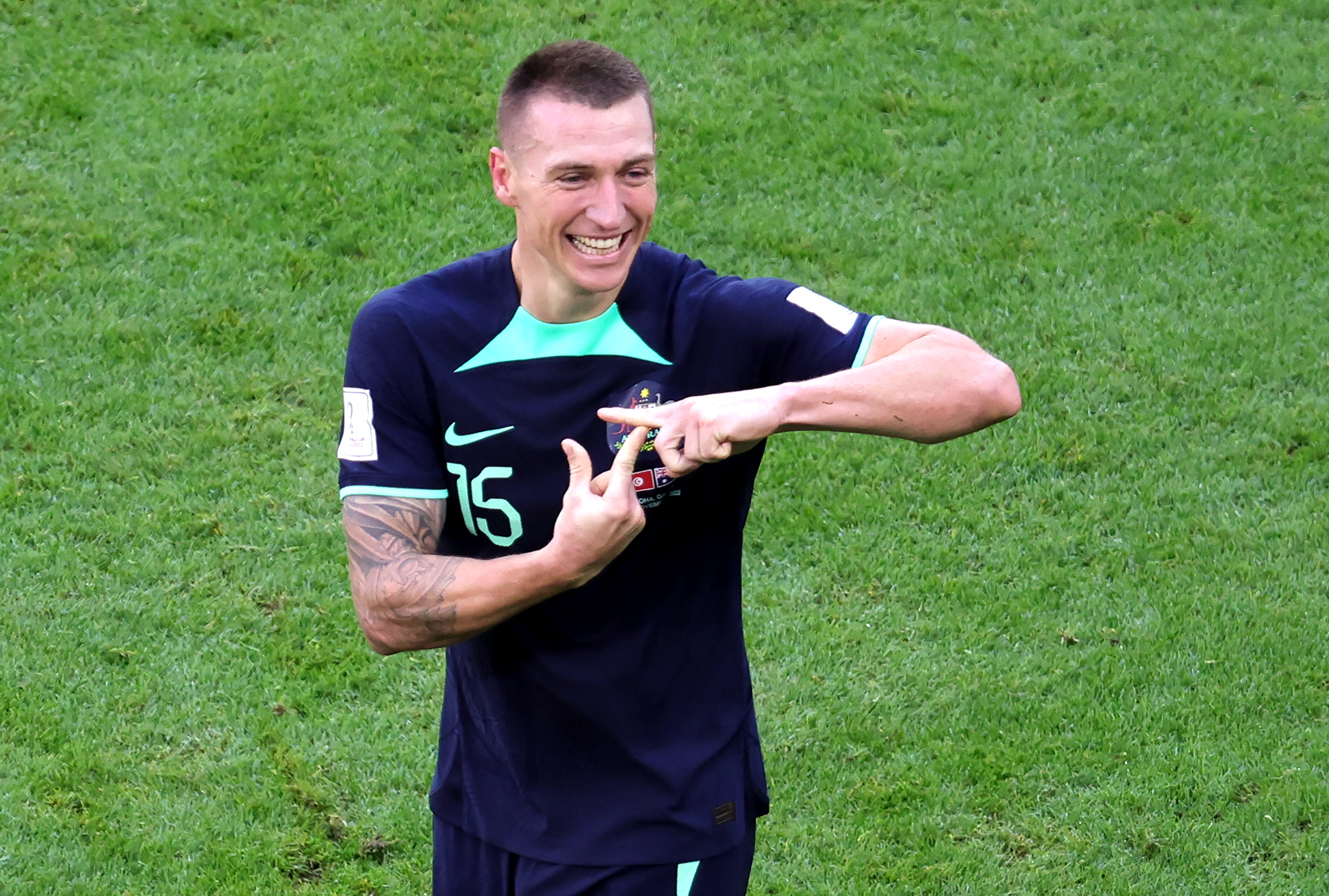 Al Wakrah (Qatar), 26/11/2022.- Mitchell Duke of Australia celebrates after scoring the opening goal during the FIFA World Cup 2022 group D soccer match between Tunisia and Australia at Al Janoub Stadium in Al Wakrah, Qatar, 26 November 2022. (Mundial de Fútbol, Abierto, Túnez, Túnez, Catar) EFE/EPA/Abir Sultan