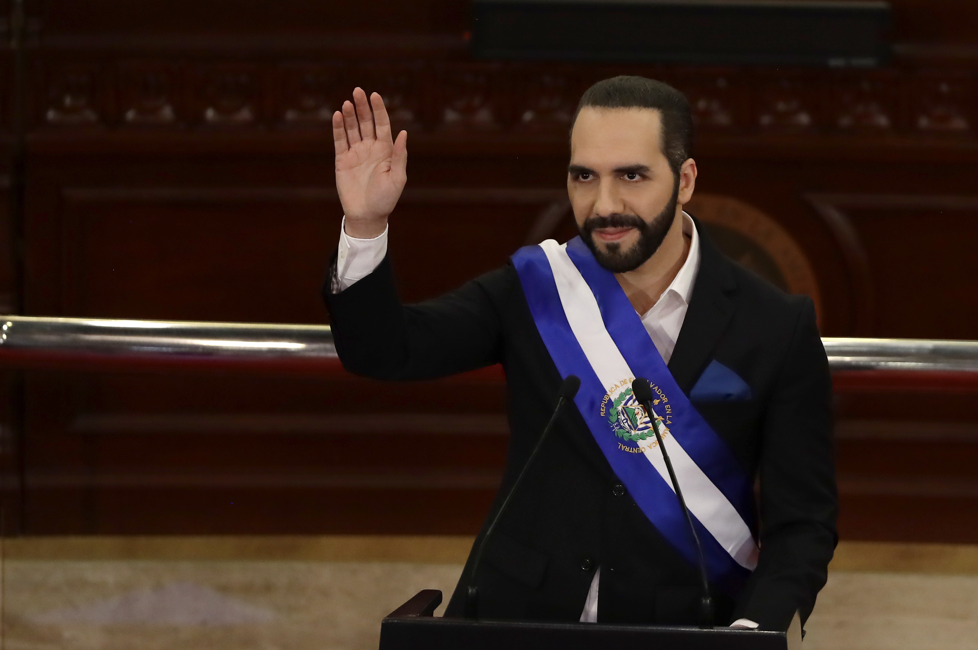 Bukele, reelección y caudillismo: así quiere atornillarse al poder