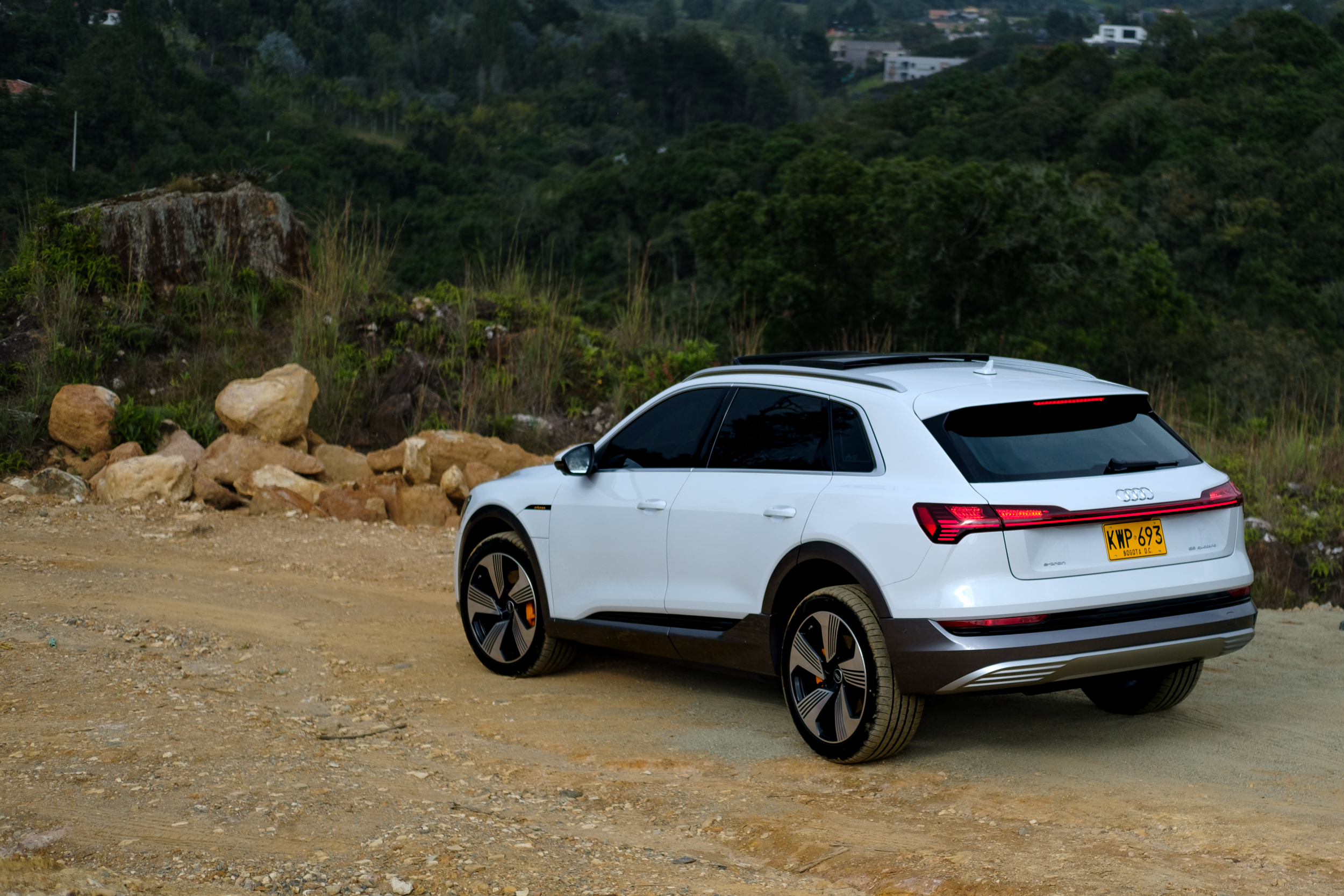 Audi e-tron.