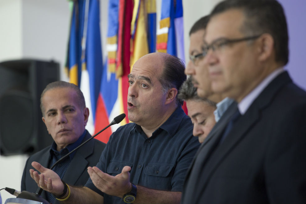  Julio Borges, jefe negociador de la opositora Mesa de la Unidad Democrática (MUD). /AFP