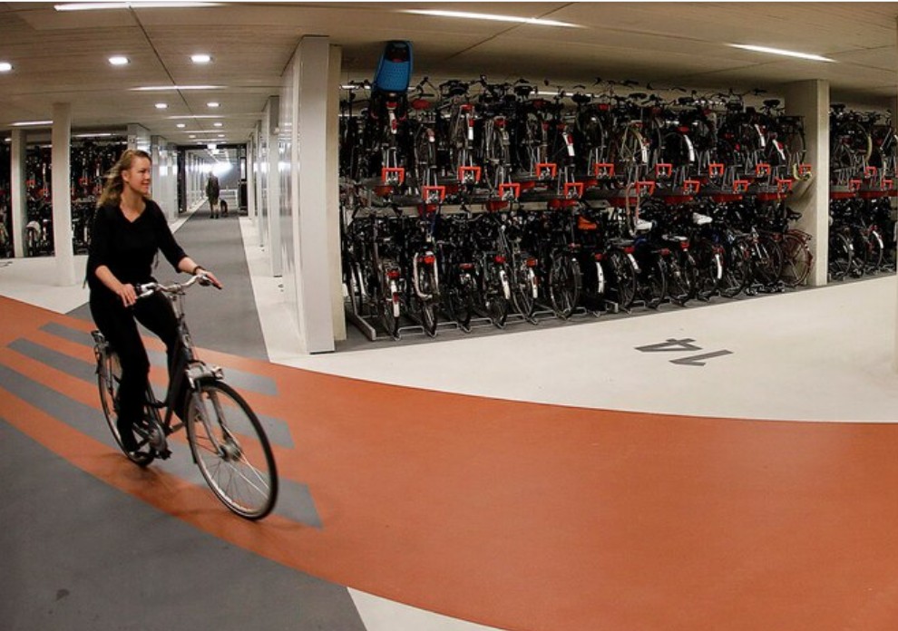 Las ciudades del mundo que redujeron carriles para autos y le apostaron a la bicicleta