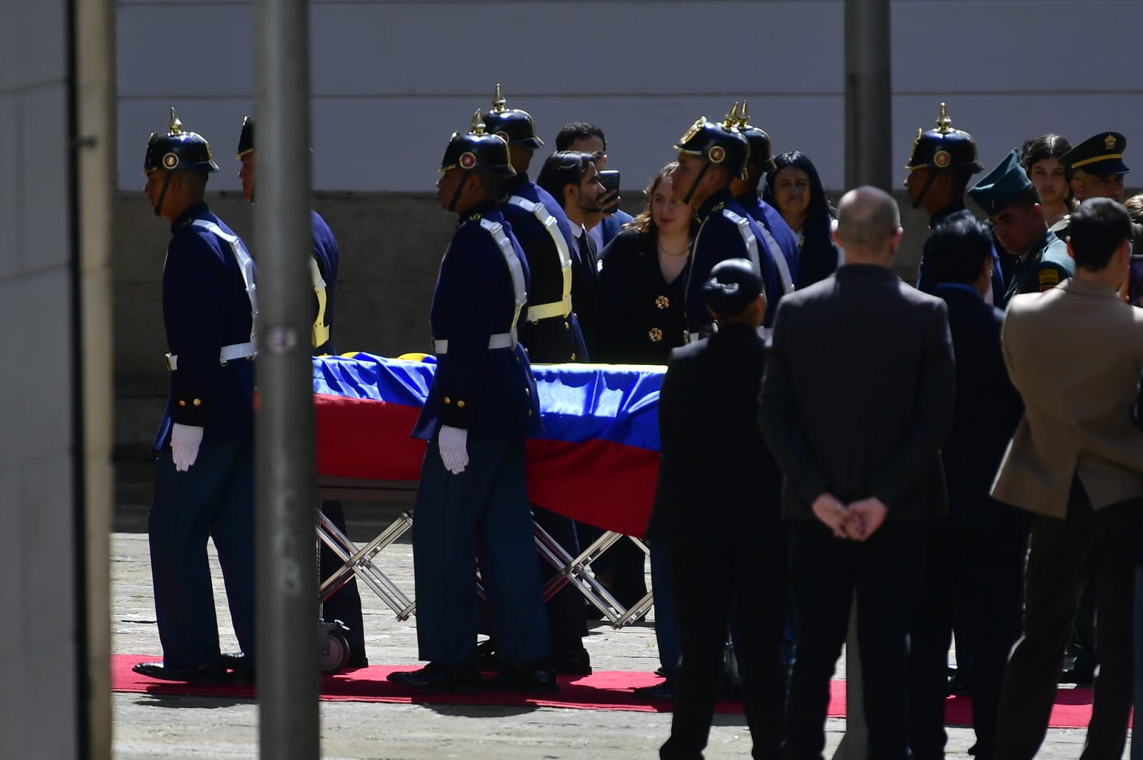 Exequias y homenajes al exvicepresidente Germán Vargas Lleras avanzan en el salón Simón Bolívar del Palacio de San Carlos.
