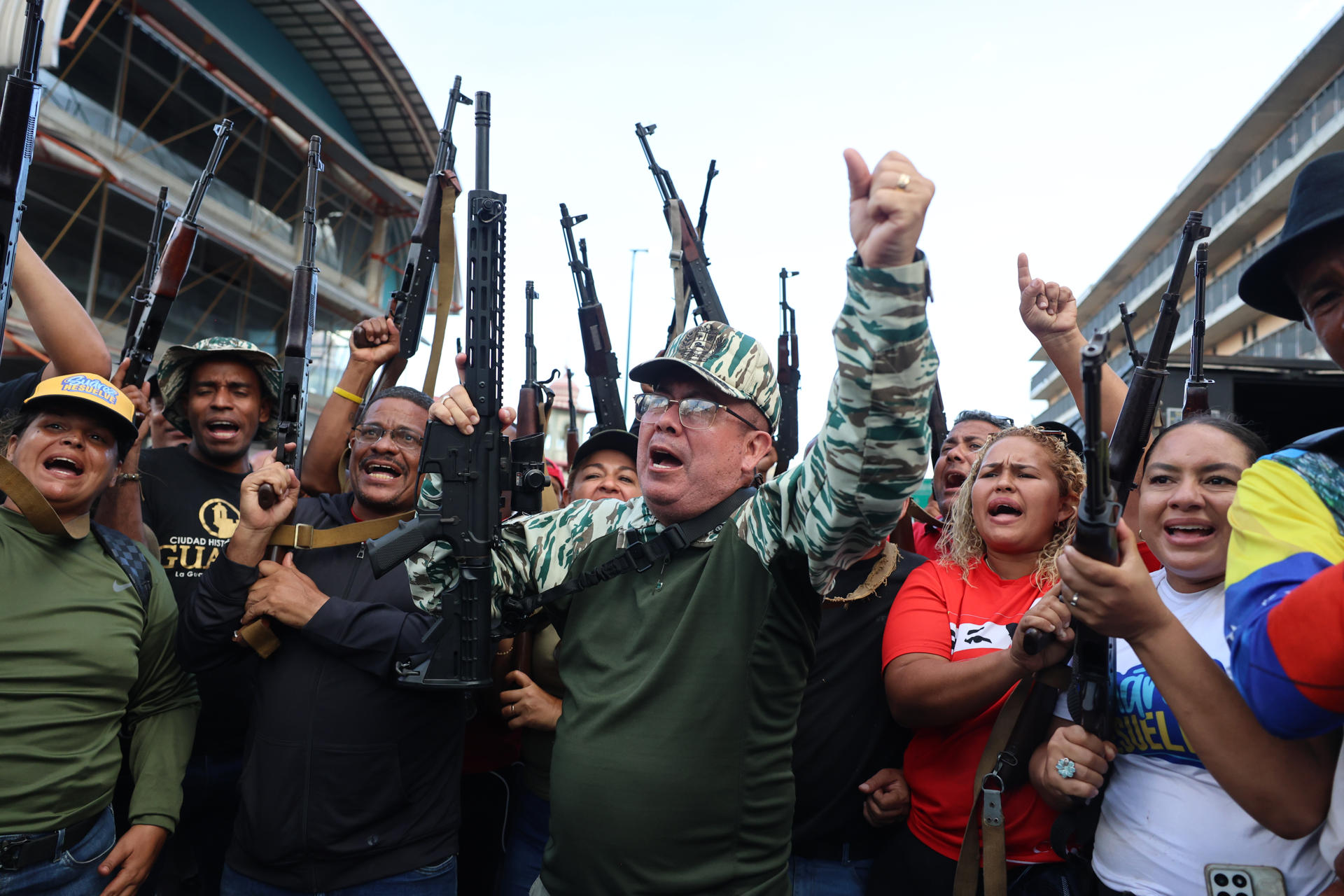 Caracas fue escenario de un desfile de la milicia impulsada por Maduro