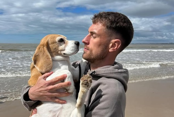 El drama del futbolista Aaron Ramsey tras la desaparición de su perrita en México